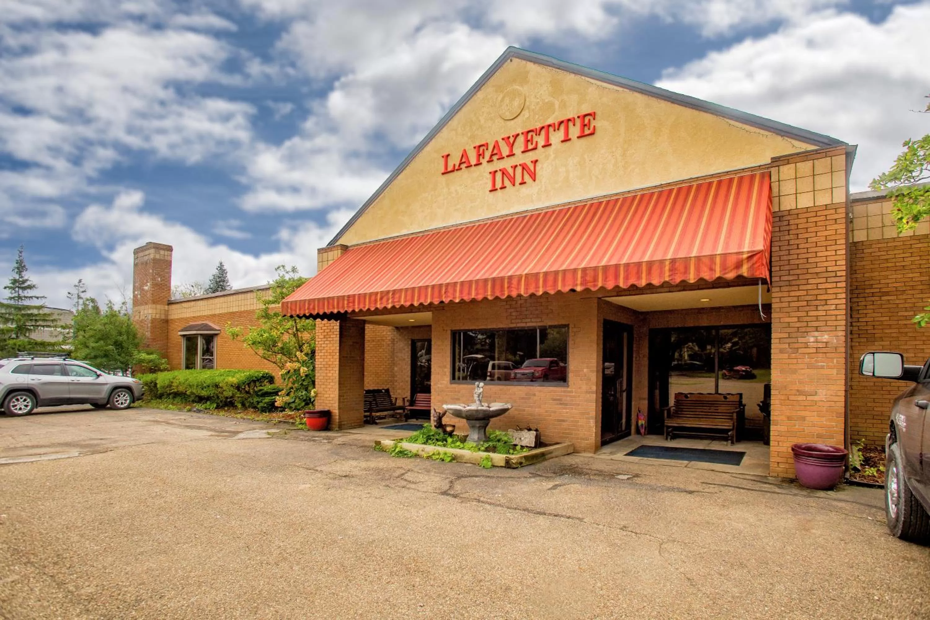 Property building in Lafayette Inn