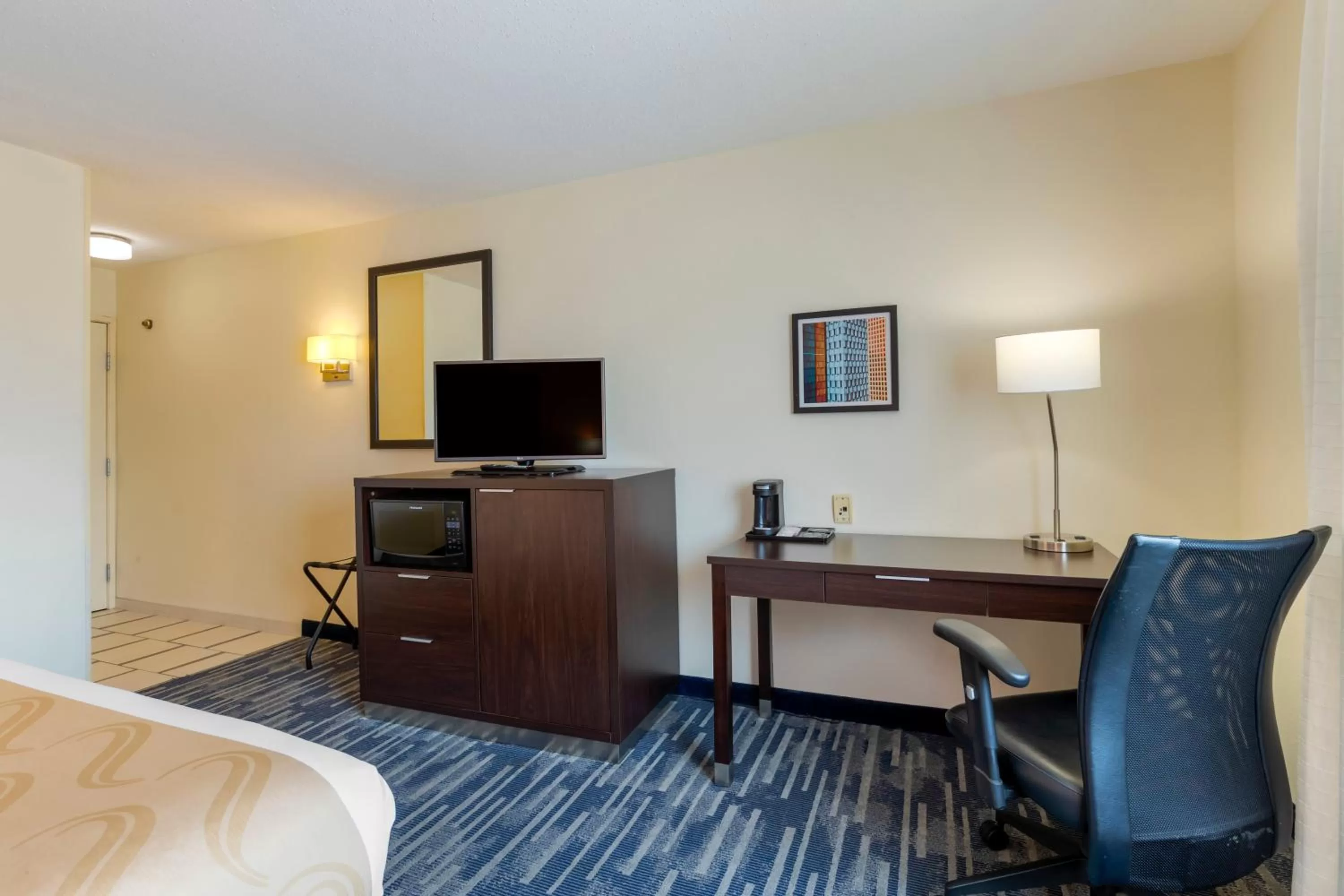 TV and multimedia in Quality Inn & Suites Keokuk North