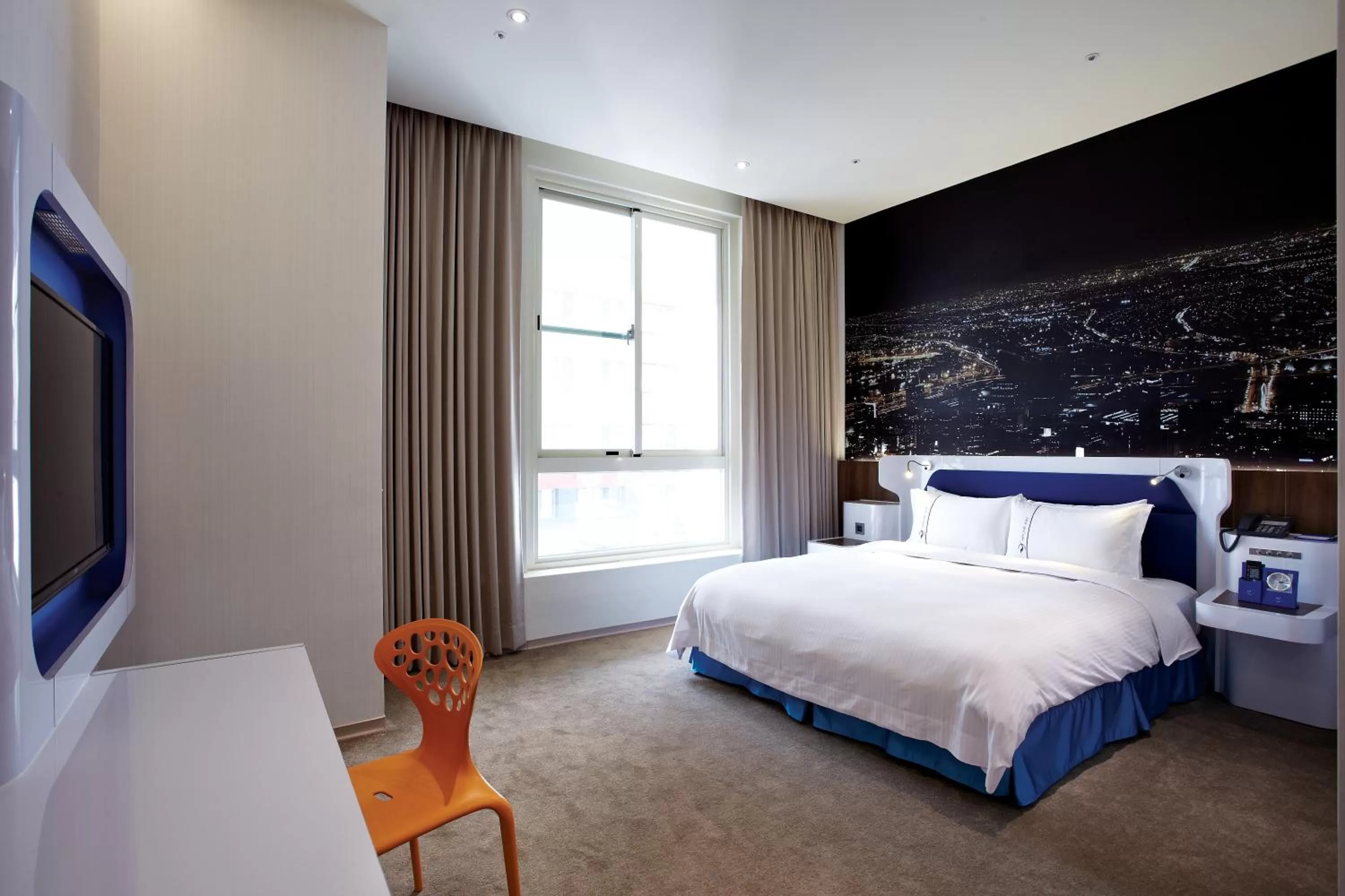 Photo of the whole room, Bed in Airline Inn Green Park Way