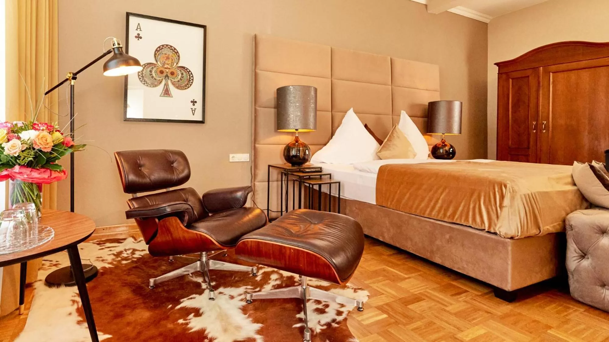 Photo of the whole room, Bed in Hotel van Bebber