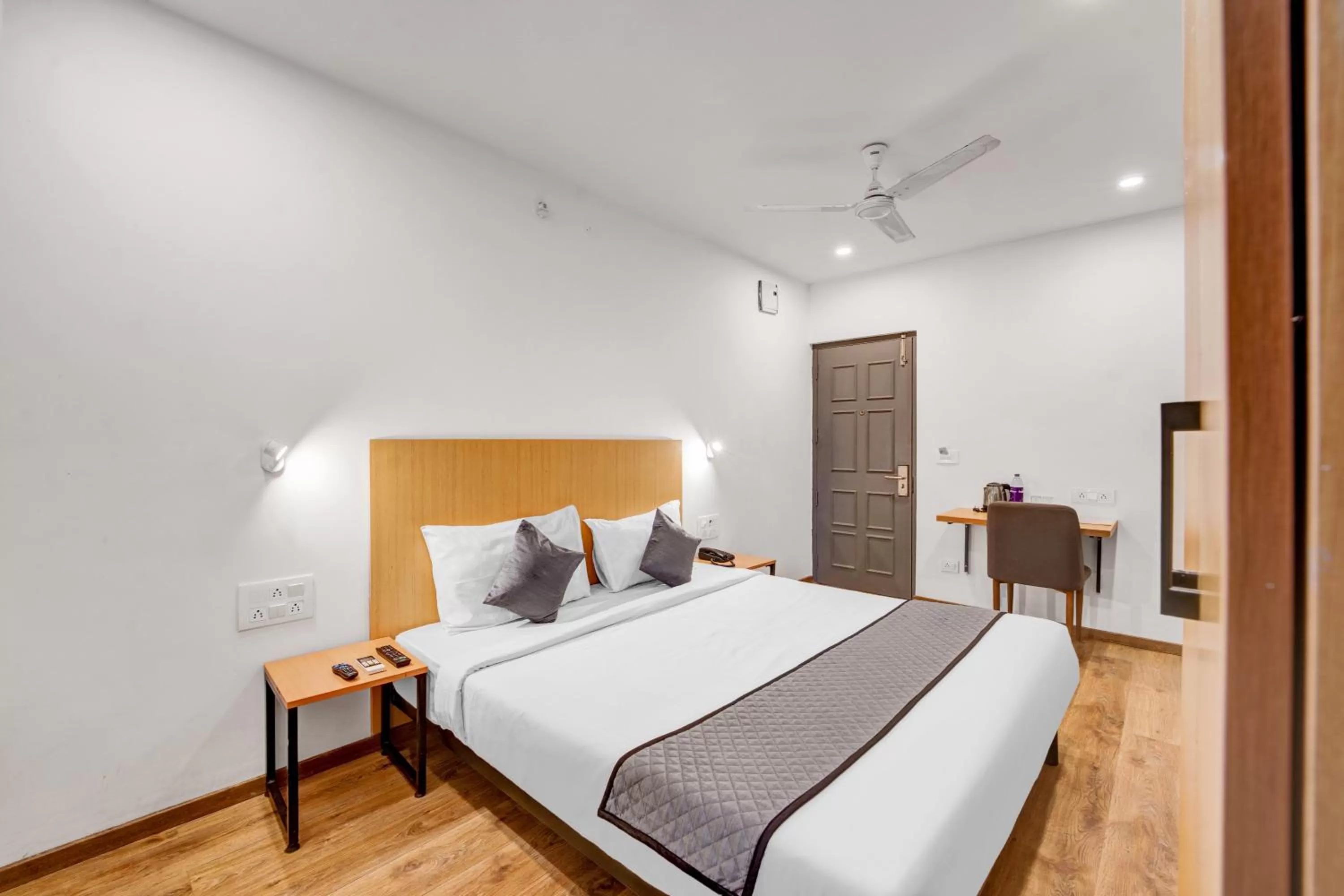 Bed in UPAR Hotels Uthandi, ECR