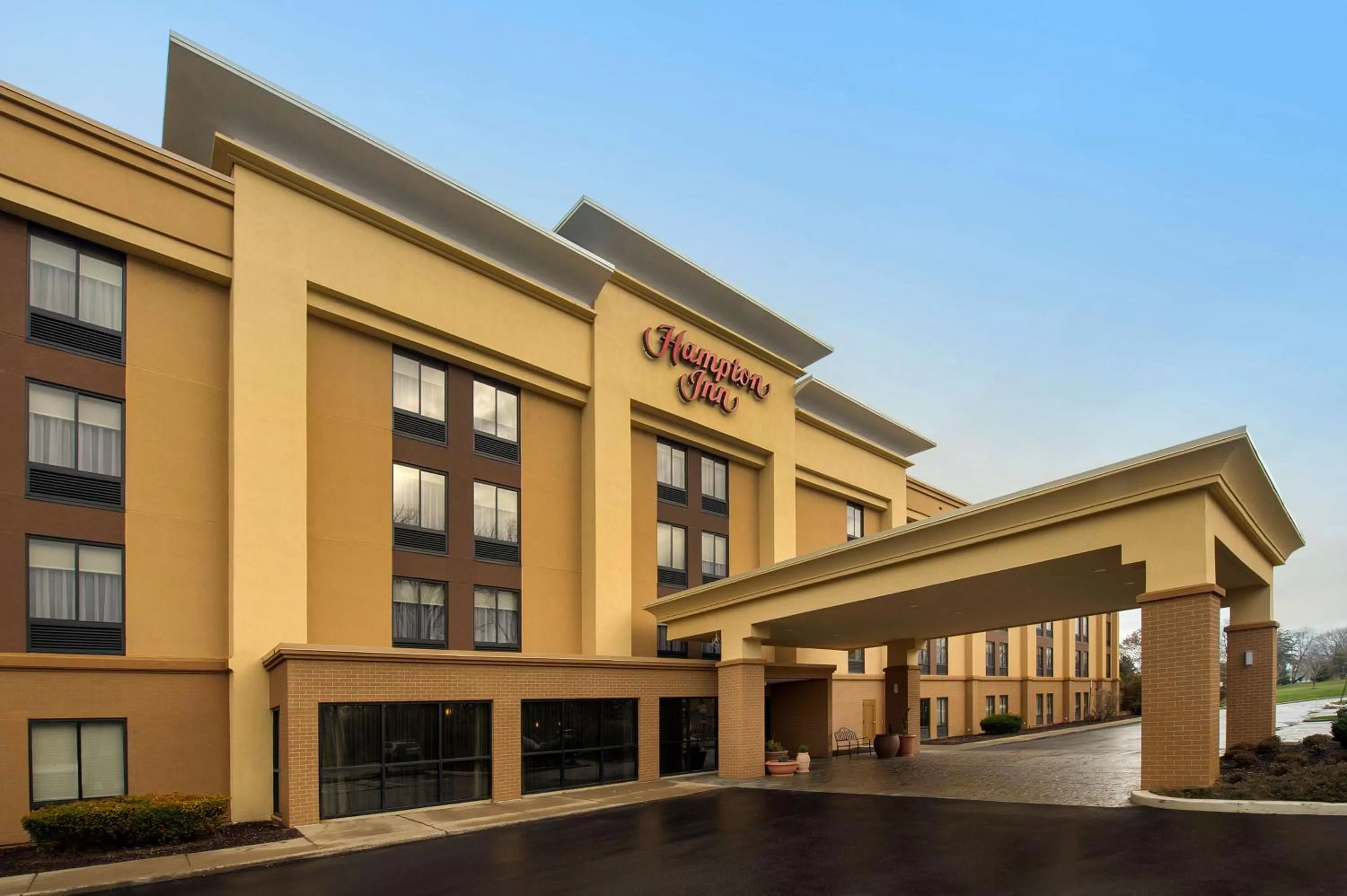 Property building in Hampton Inn Rochester Greece