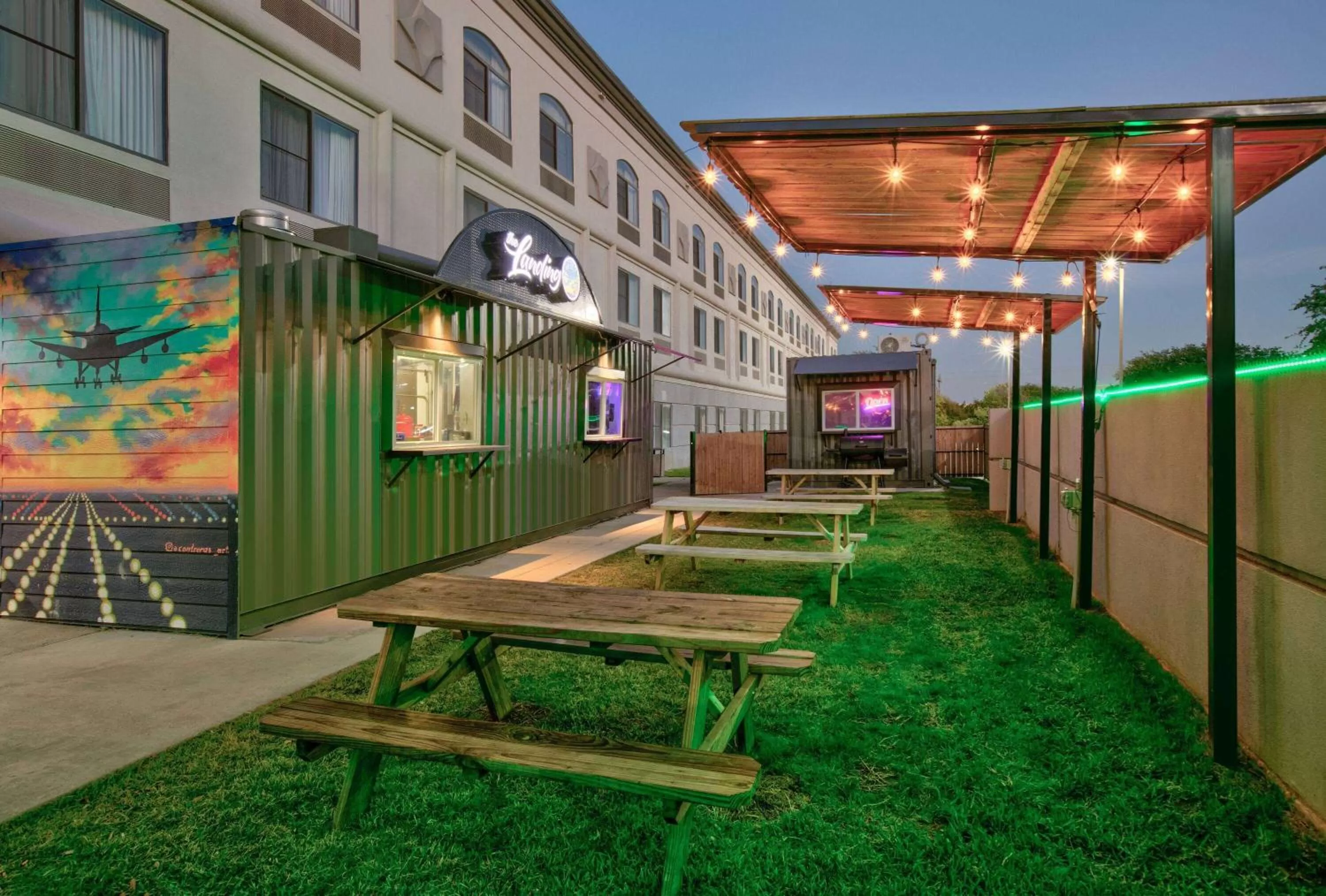 Restaurant/places to eat in Wingate by Wyndham - DFW North