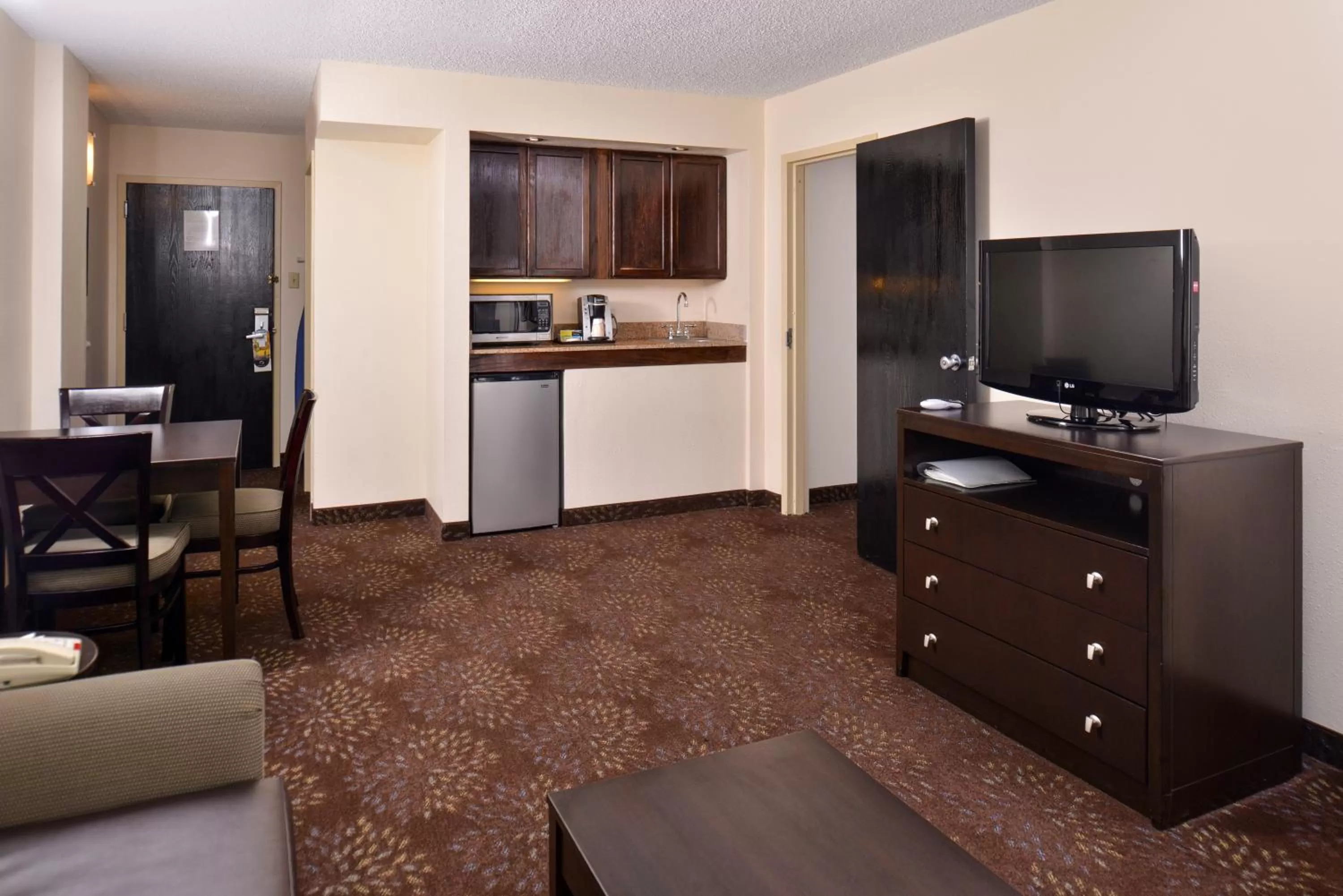Photo of the whole room in Ramada Plaza by Wyndham Sheridan Hotel & Convention Center
