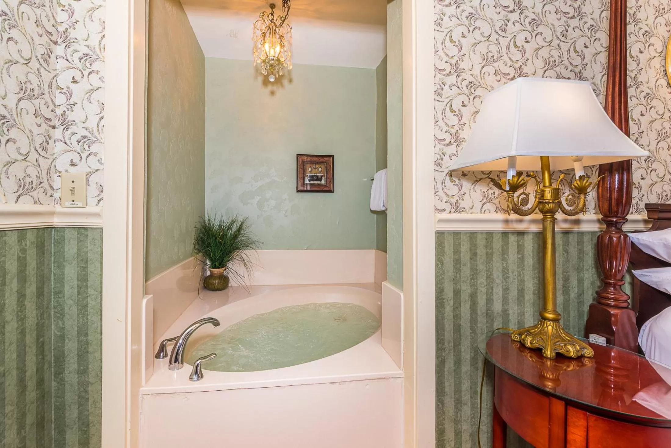 Deluxe King Room in The Old Powder House B&B