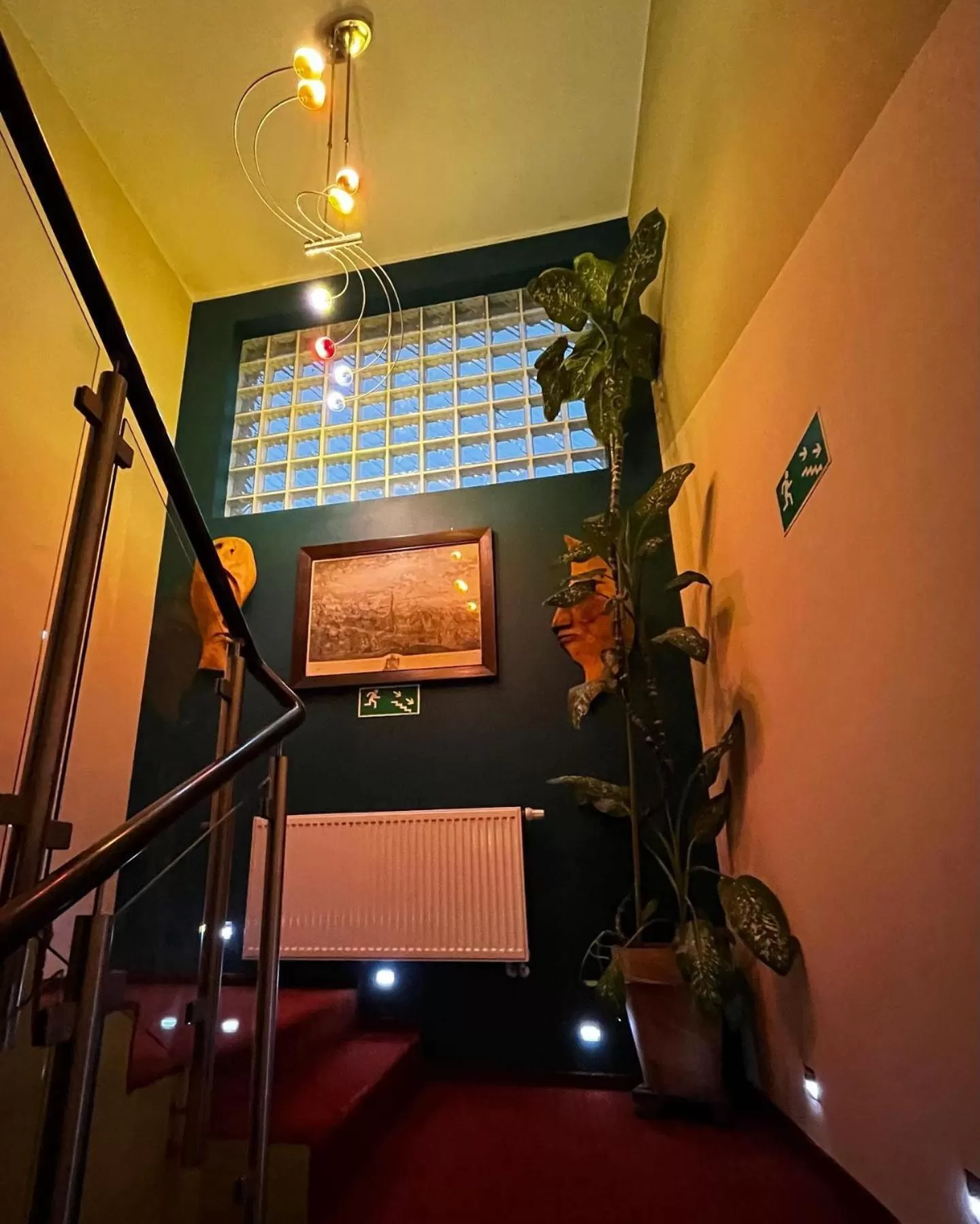 Restaurant/places to eat in Tenis Club