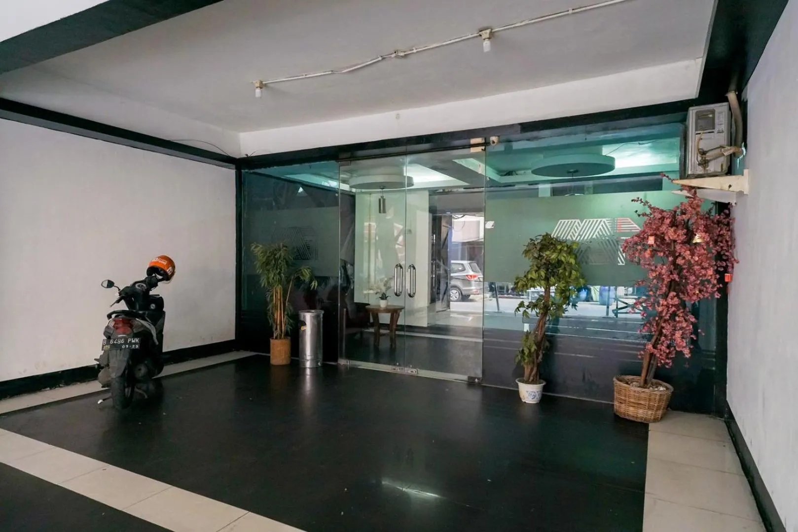 Lobby or reception in Urbanview Hotel Bes Mangga Besar by RedDoorz