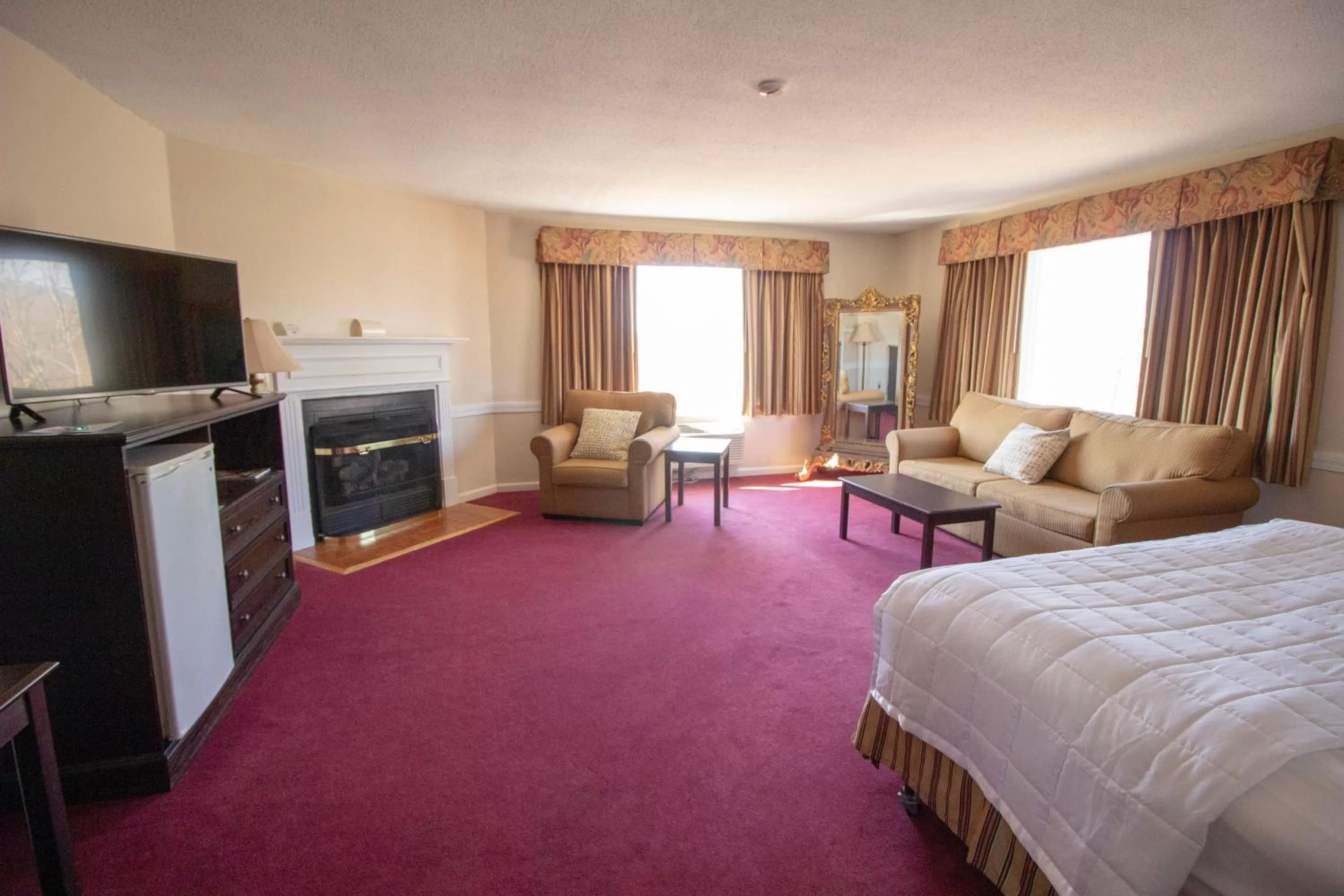 TV/Entertainment Center in The Lucerne Inn