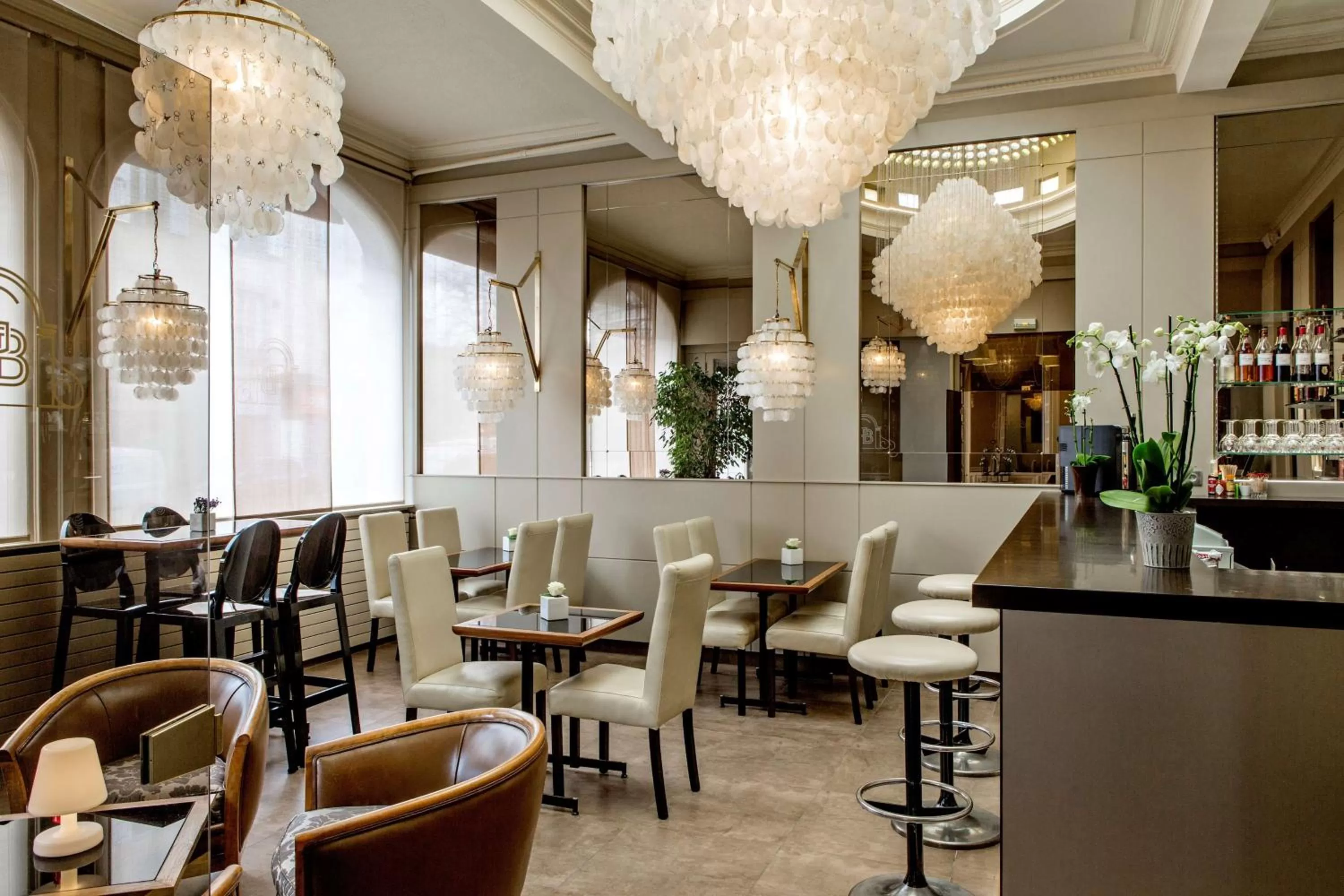 Lounge or bar in Best Western Grand Hotel de Bordeaux