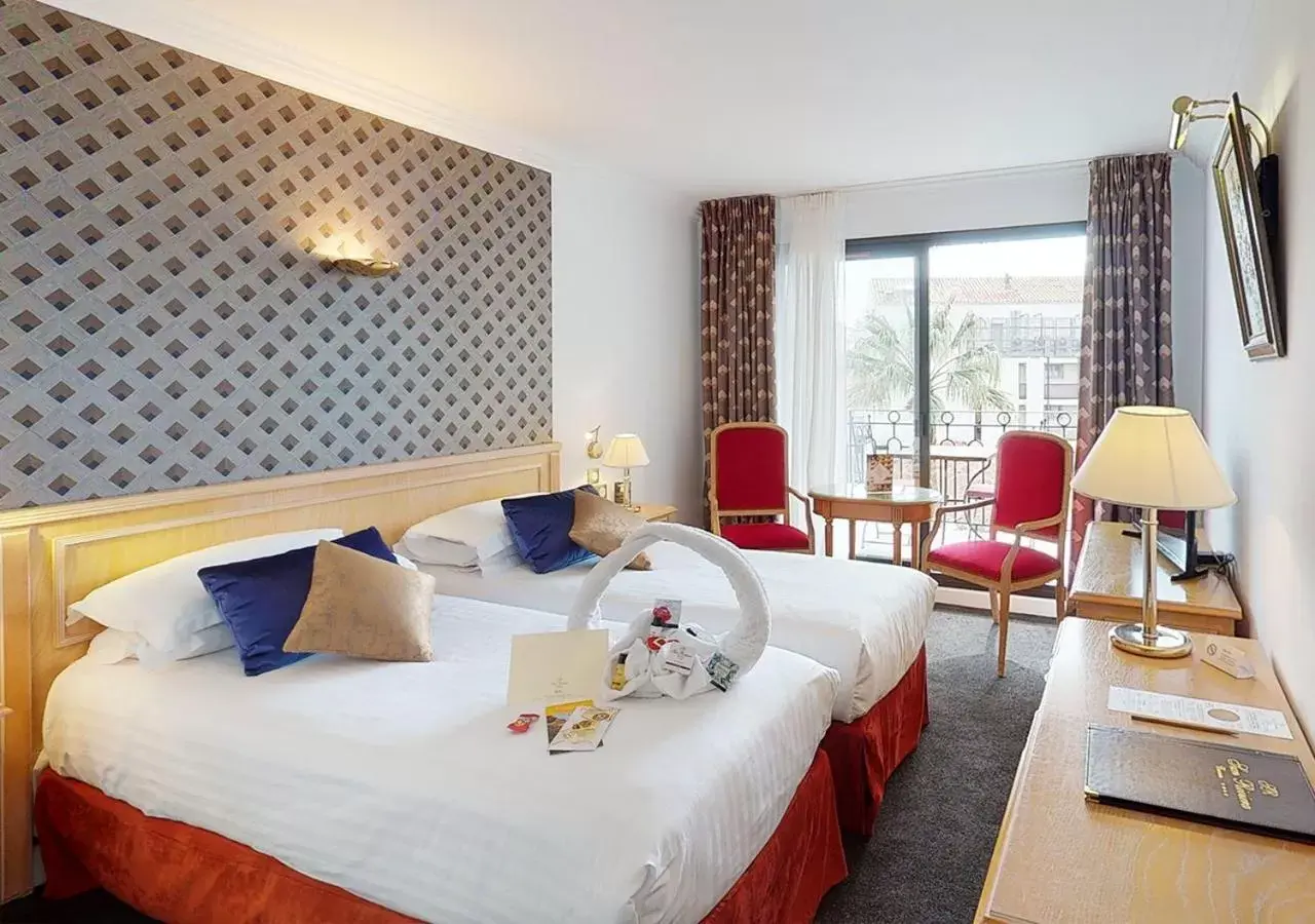 Deluxe Twin Room with Balcony and Garden View in Sun Riviera Hotel Deluxe Twin Room with Balcony and Garden View in Sun Riviera Hotel