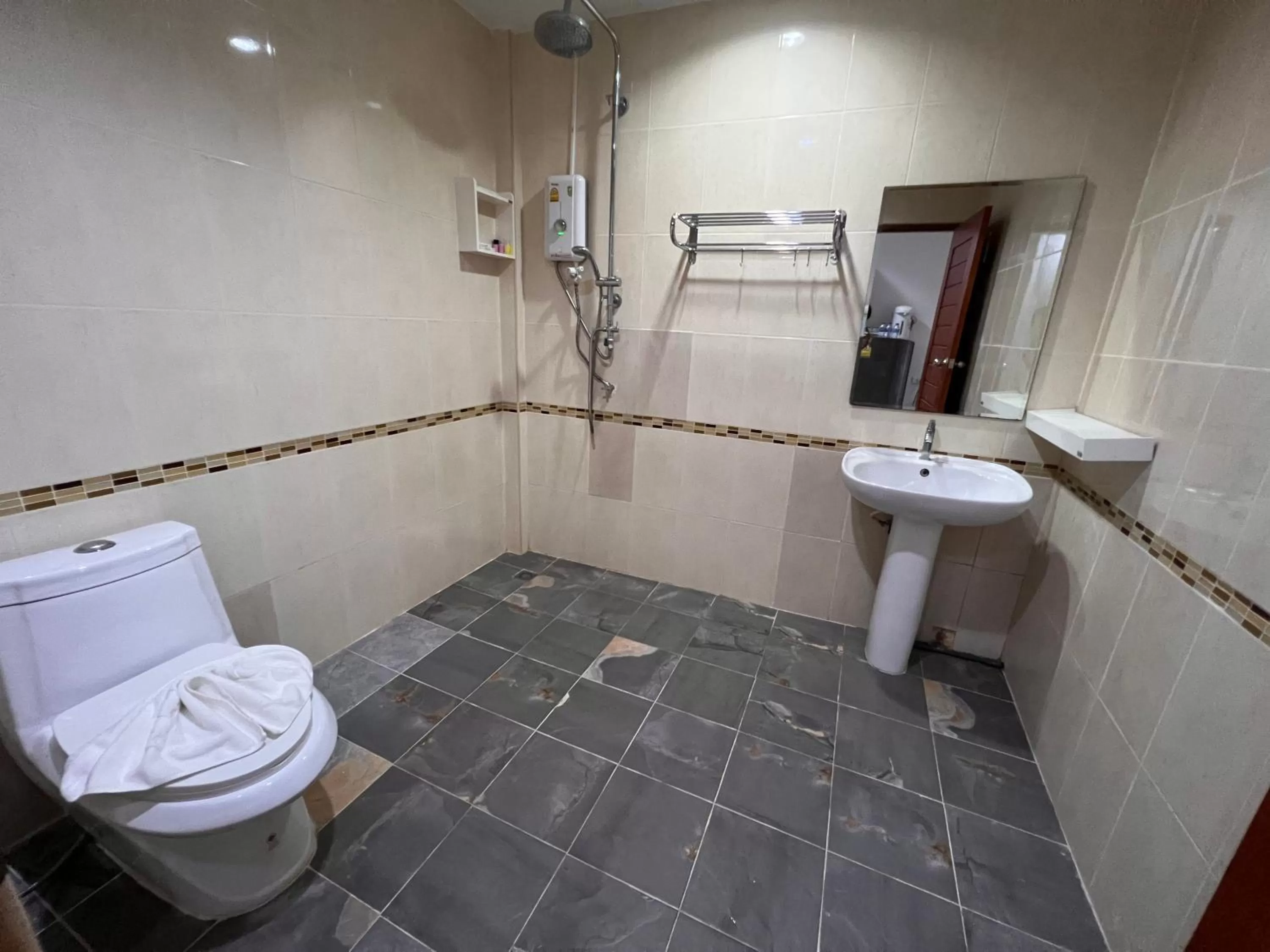 The Beach Front Resort, Pattaya