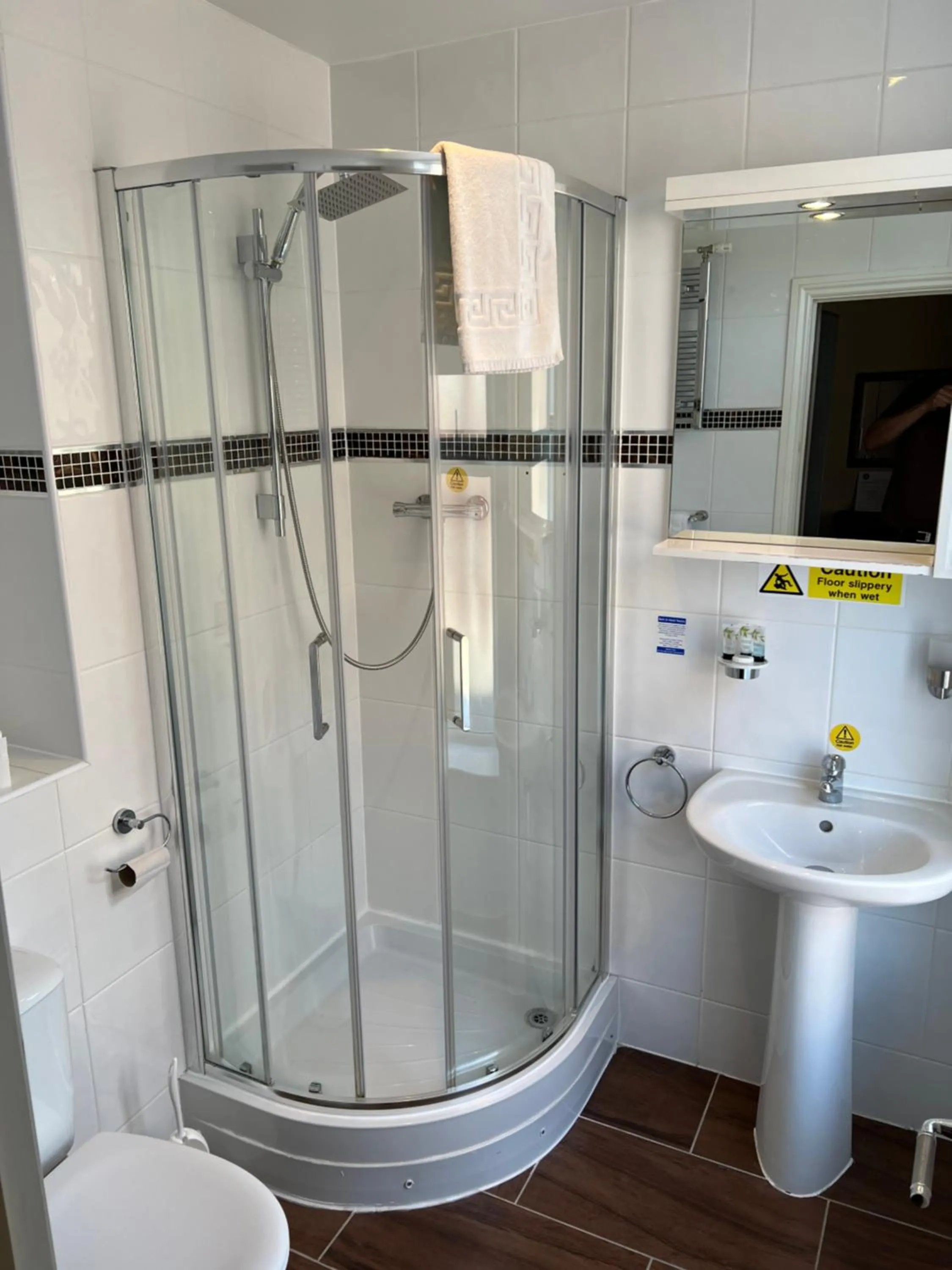 Shower in Southport Metro Hotel