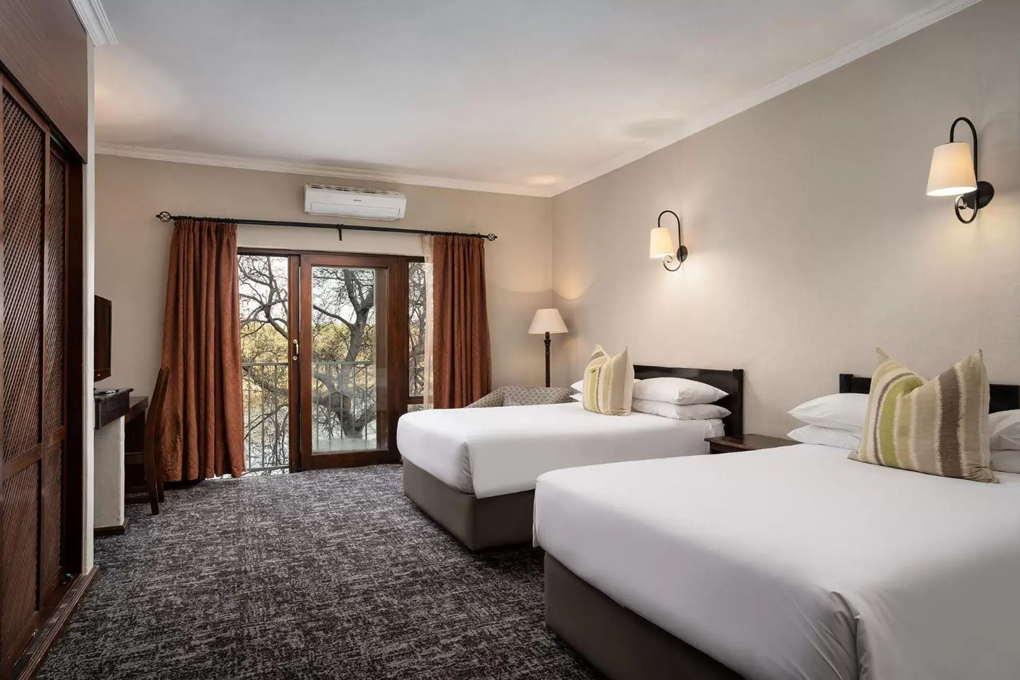 Deluxe Room with Two Double Beds with River Front in Premier Hotel Roodevalley Deluxe Room with Two Double Beds with River Front in Premier Hotel Roodevalley