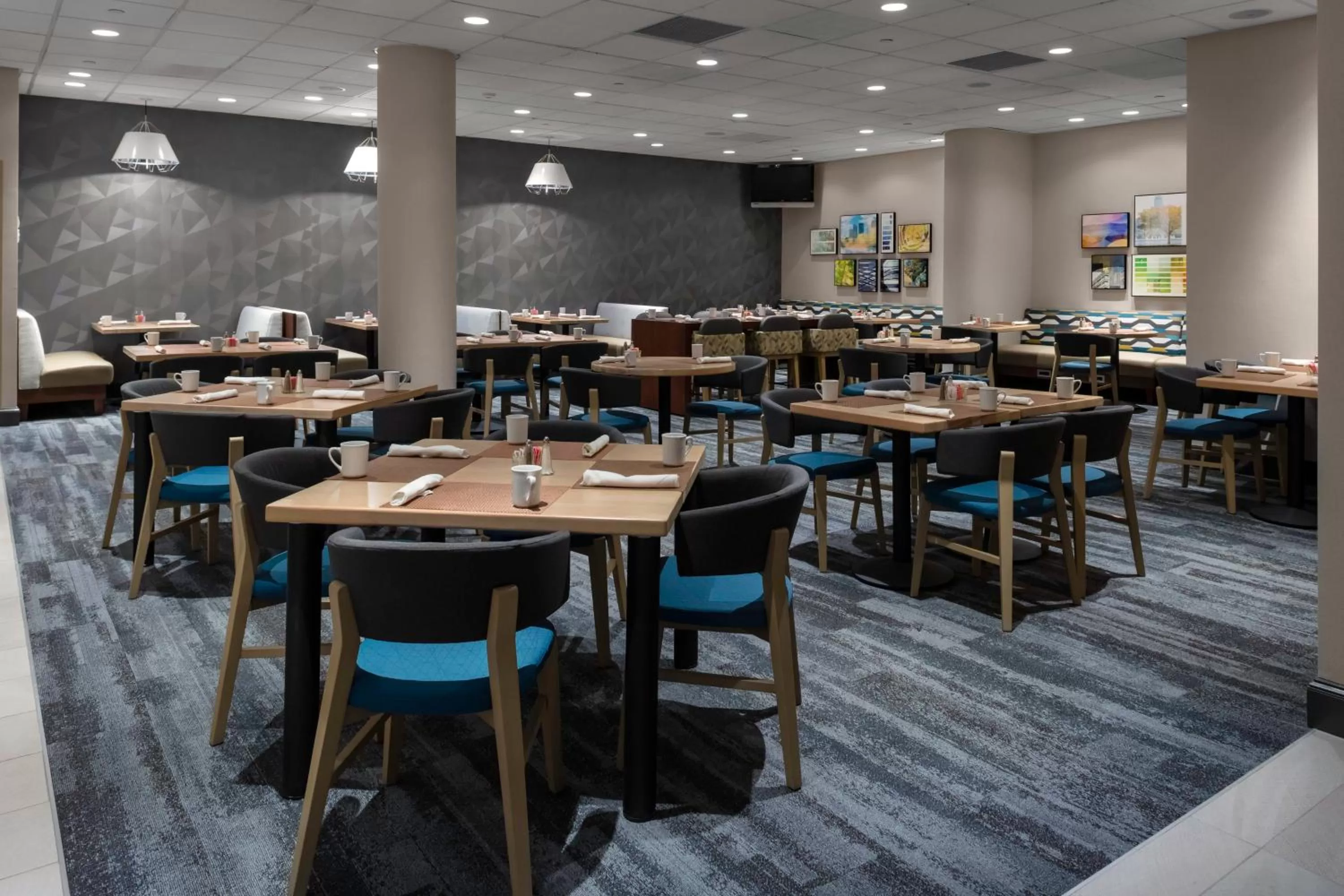 Restaurant/places to eat in Holiday Inn Boston - Dedham Hotel & Conference Center by IHG