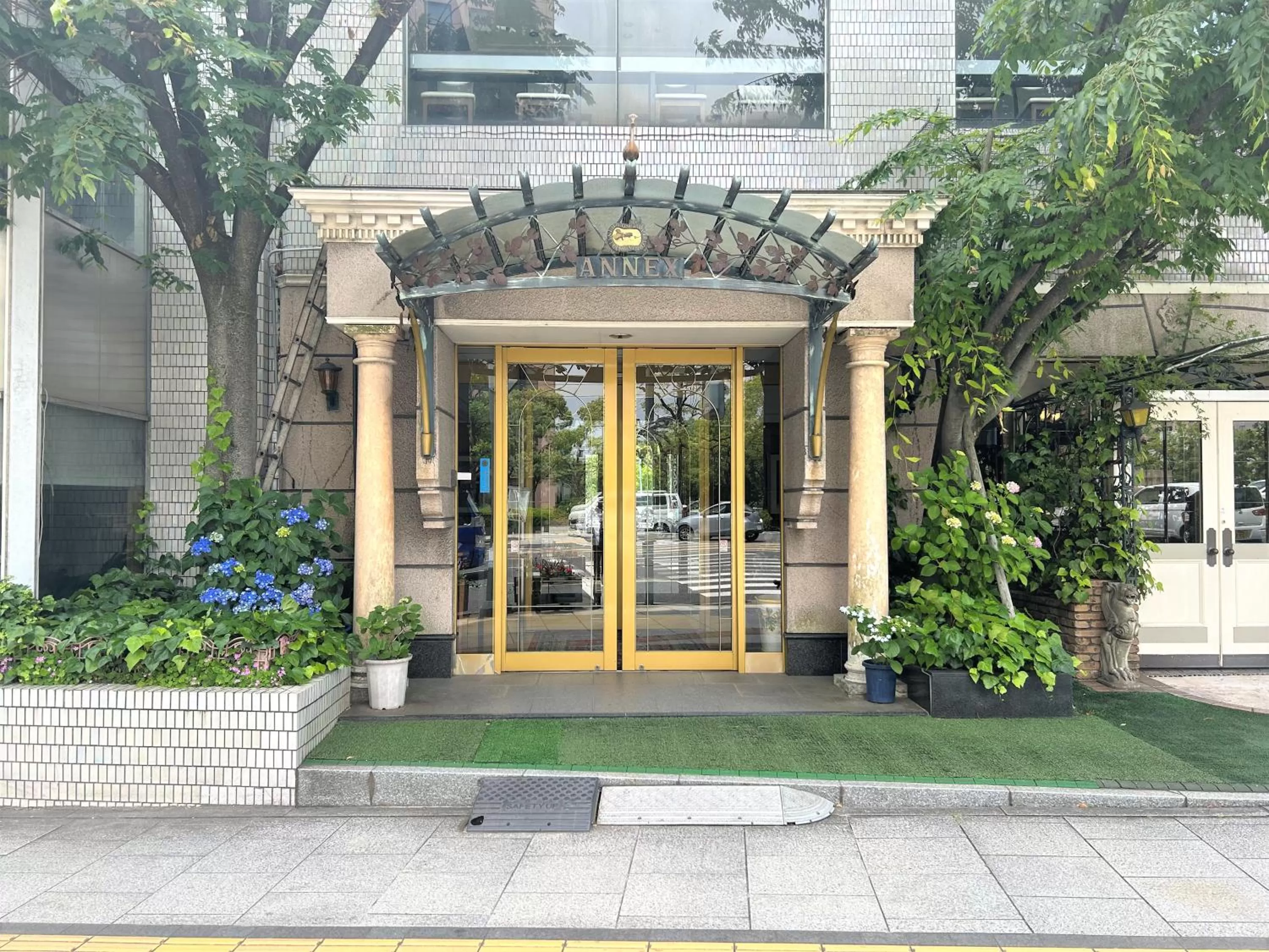 Facade/entrance in Hiroshima Intelligent Hotel Annex