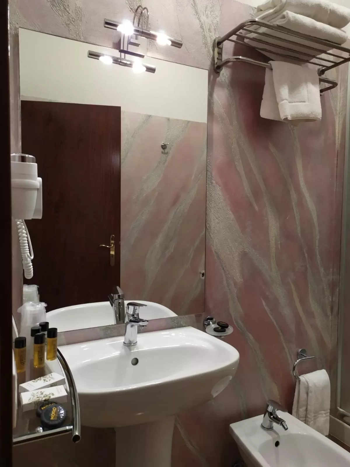 Photo of the whole room in Moonlight Hotel&Suites