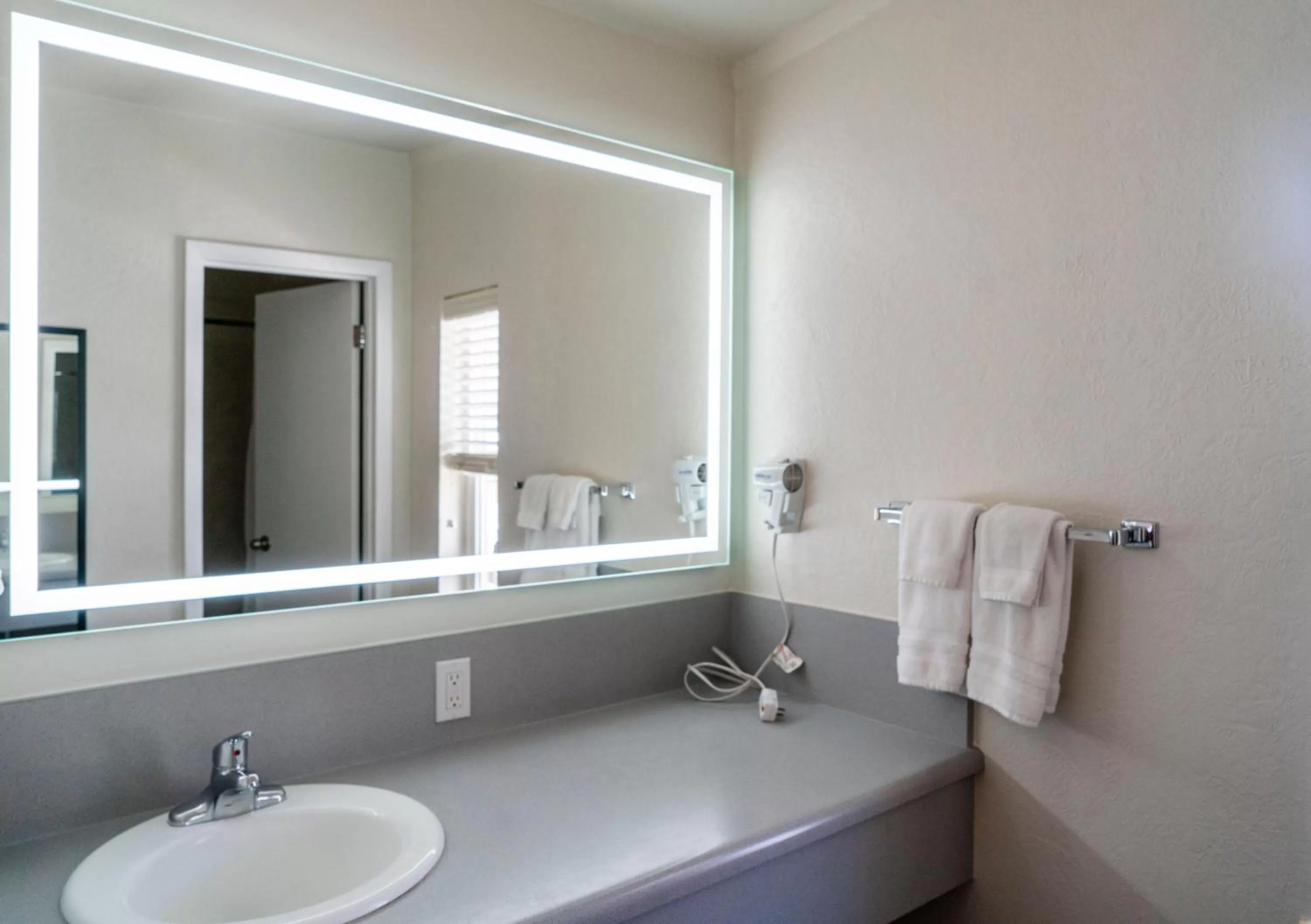 King Suite - single occupancy in Aspenalt Lodge