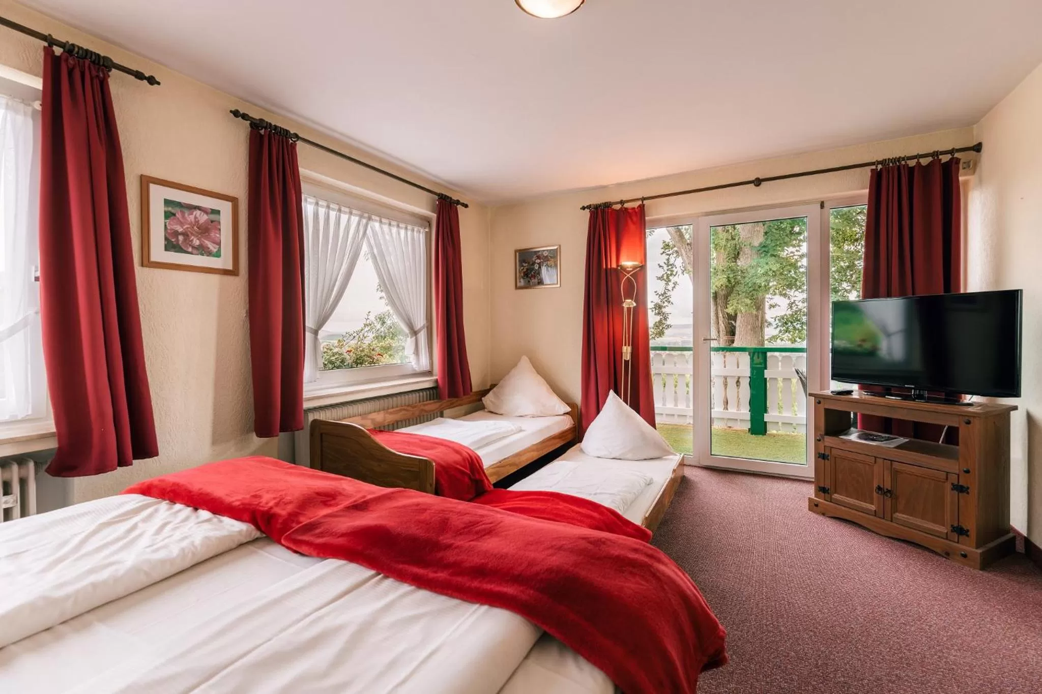 Photo of the whole room, TV/Entertainment Center in Hotel Hasenjäger