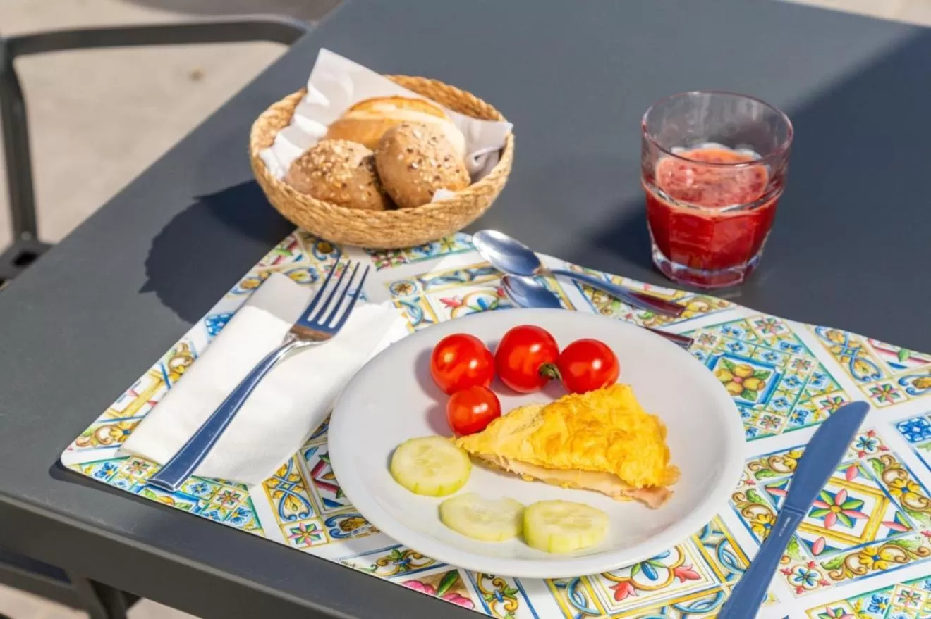 Food and drinks in L'Essenza Hotel