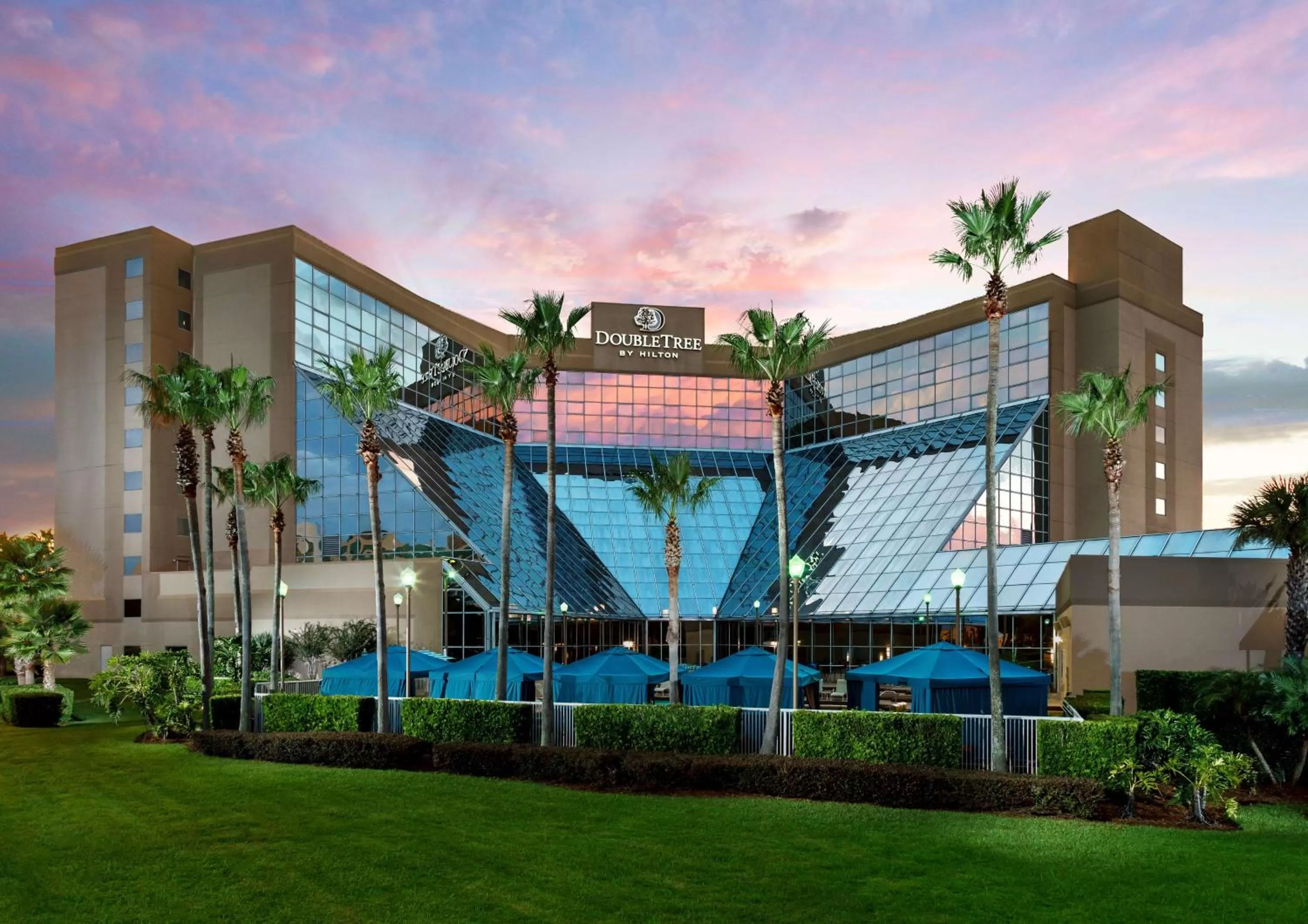 Property building in DoubleTree by Hilton Orlando Airport Hotel