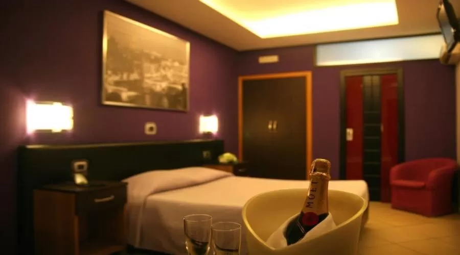 Drinks, Bed in Hotel Daytona Palace