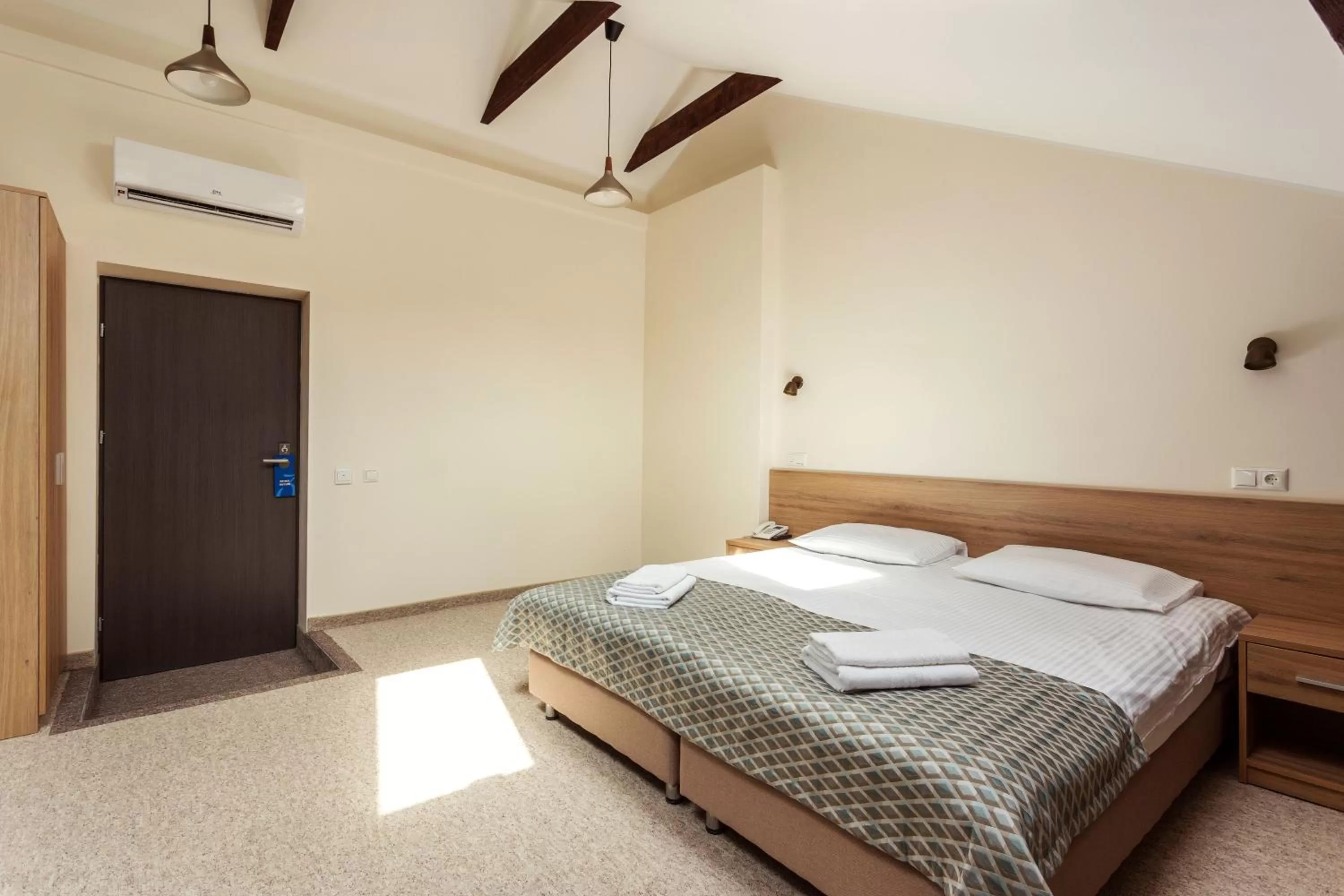 Photo of the whole room, Bed in Old Town Trio