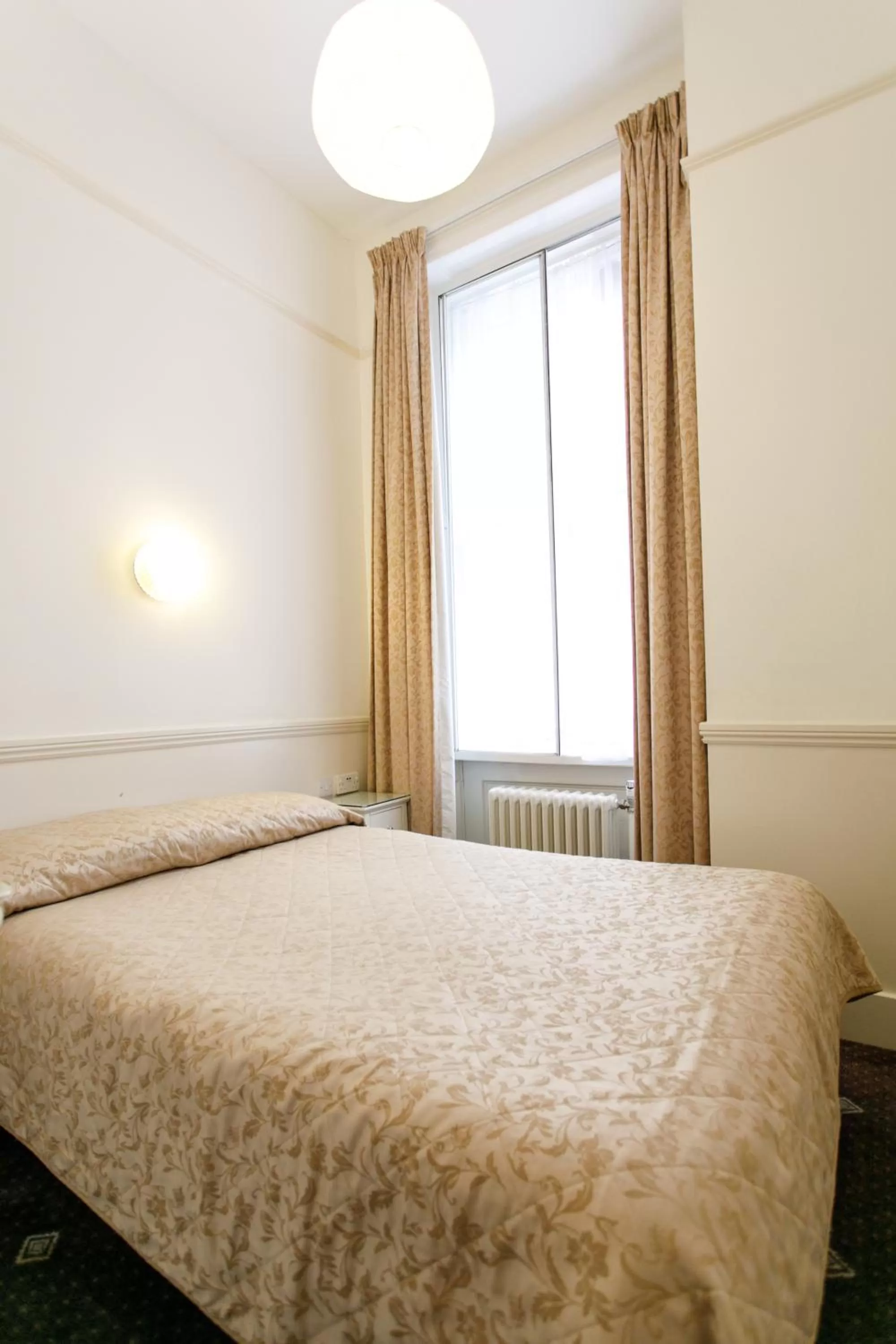 Photo of the whole room, Bed in Jesmond Hotel