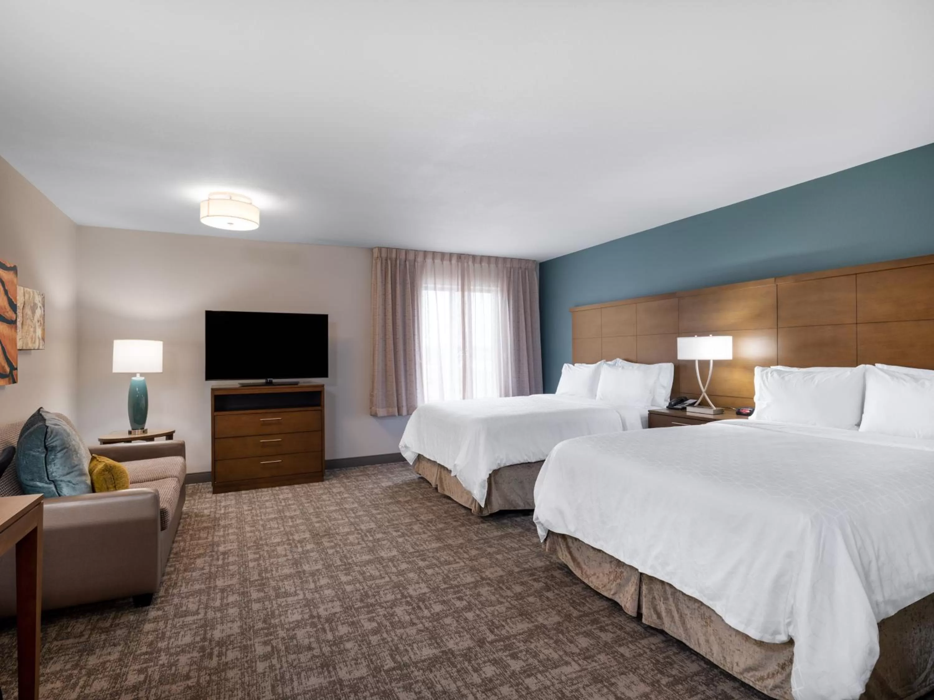 Photo of the whole room, Bed in Staybridge Suites - Sioux City Southeast by IHG
