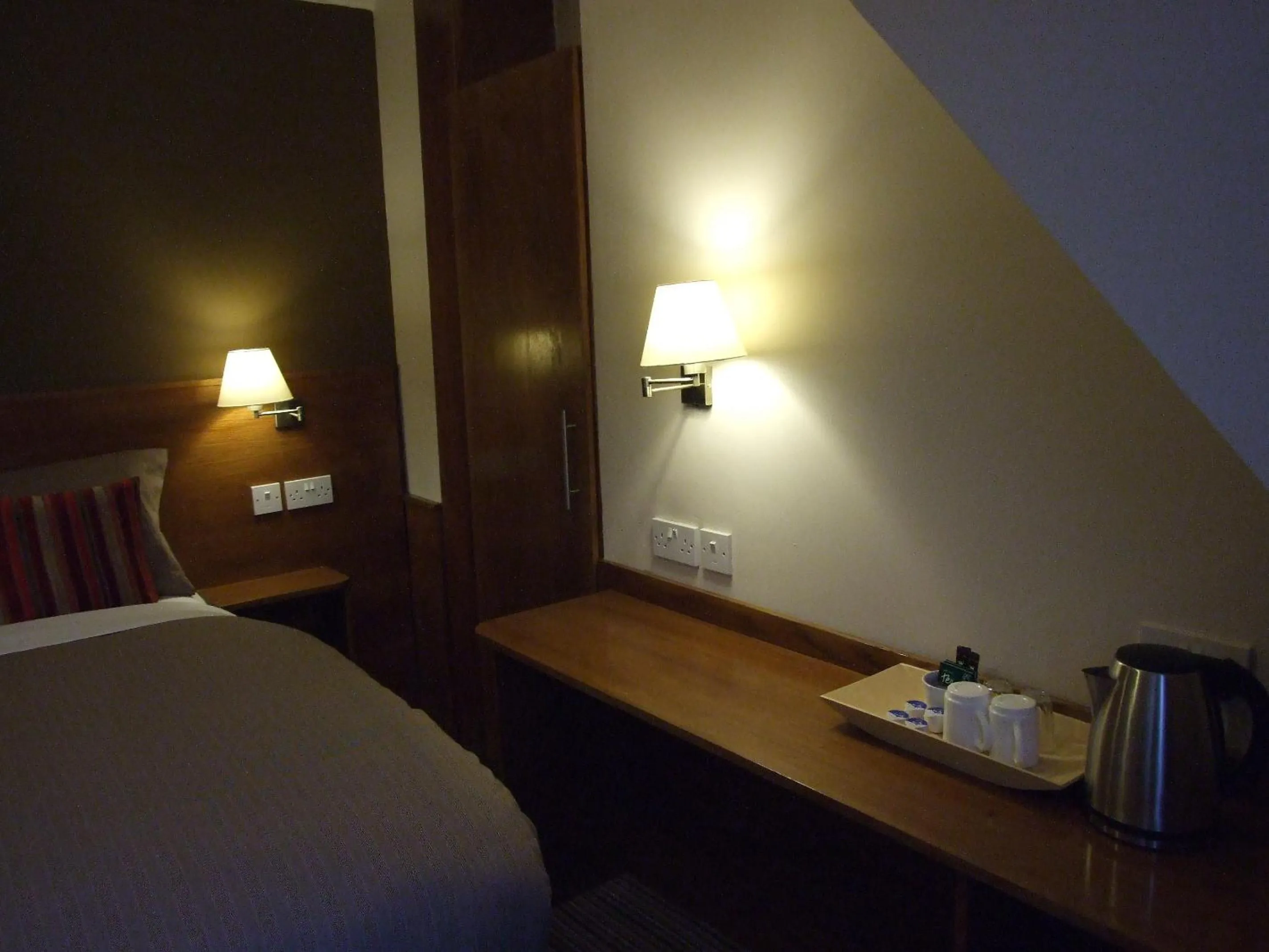 Coffee/tea facilities, Bed in Leith House