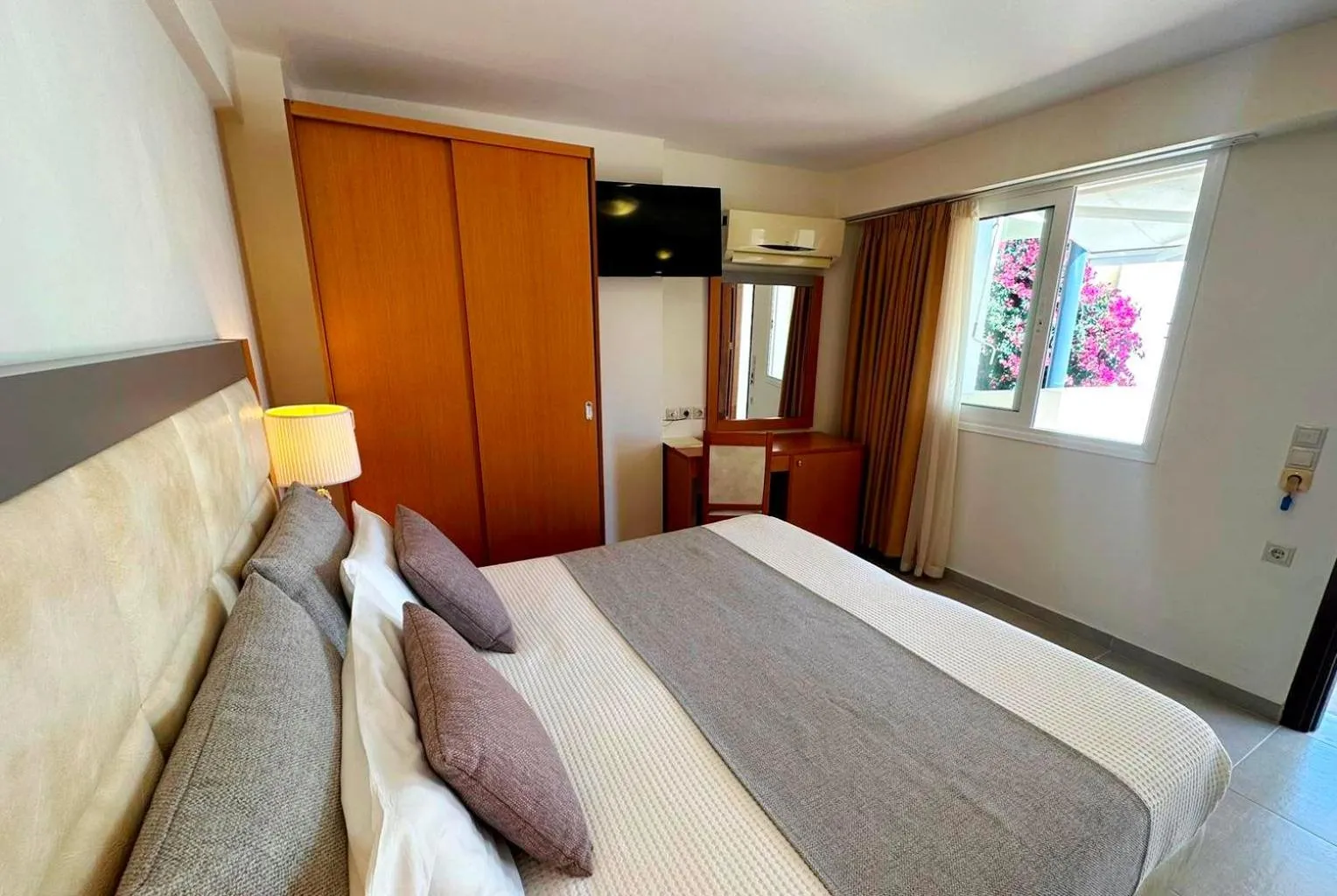 Garden, Bed in Faedra Beach