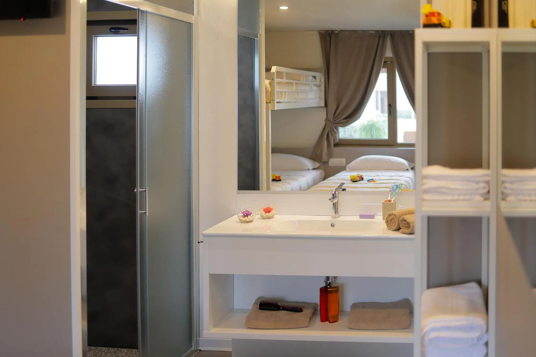 Toilet, Bed in hu Roma Camping In Town