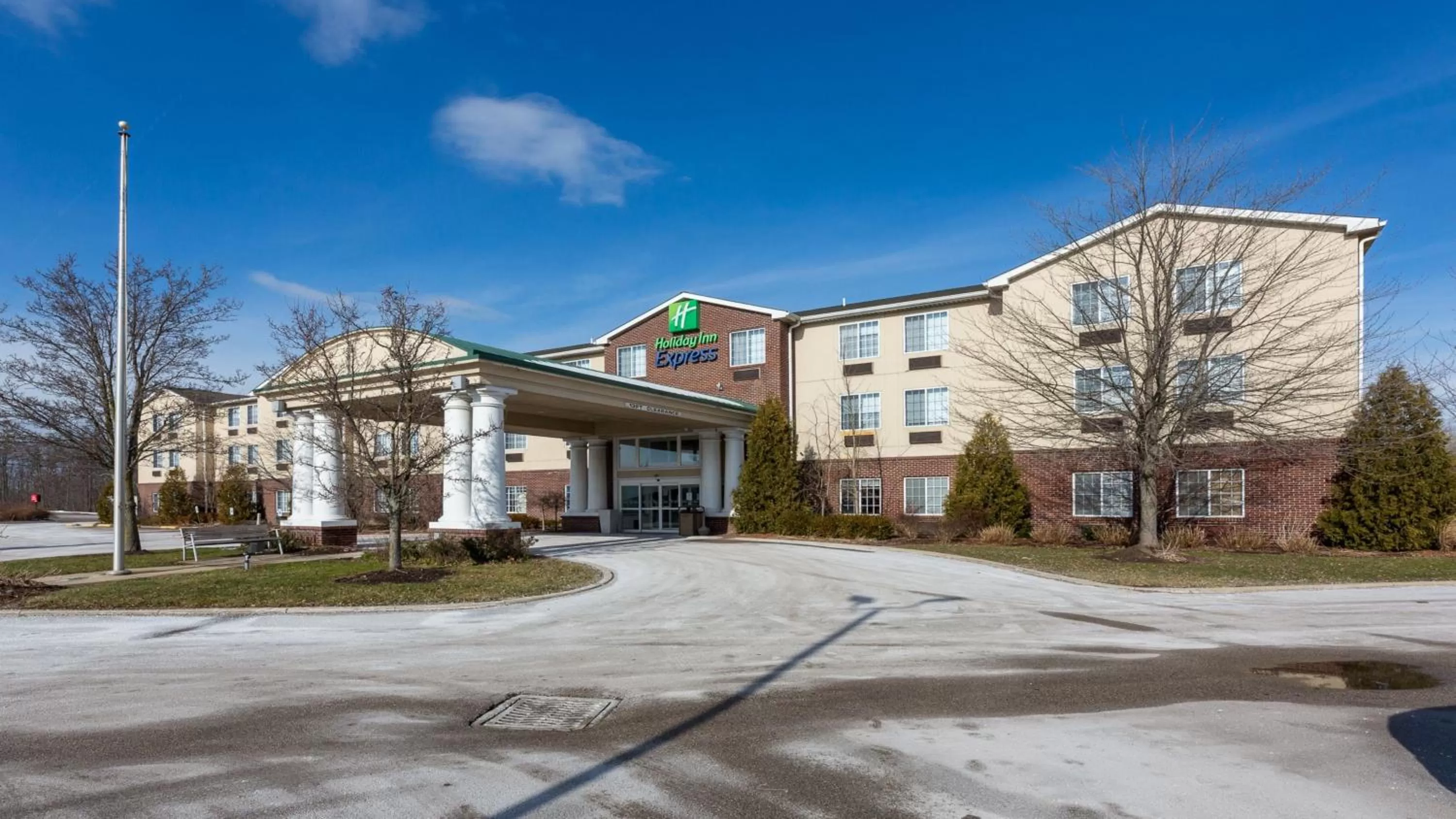 Property building in Holiday Inn Express & Suites Ashtabula-Geneva by IHG
