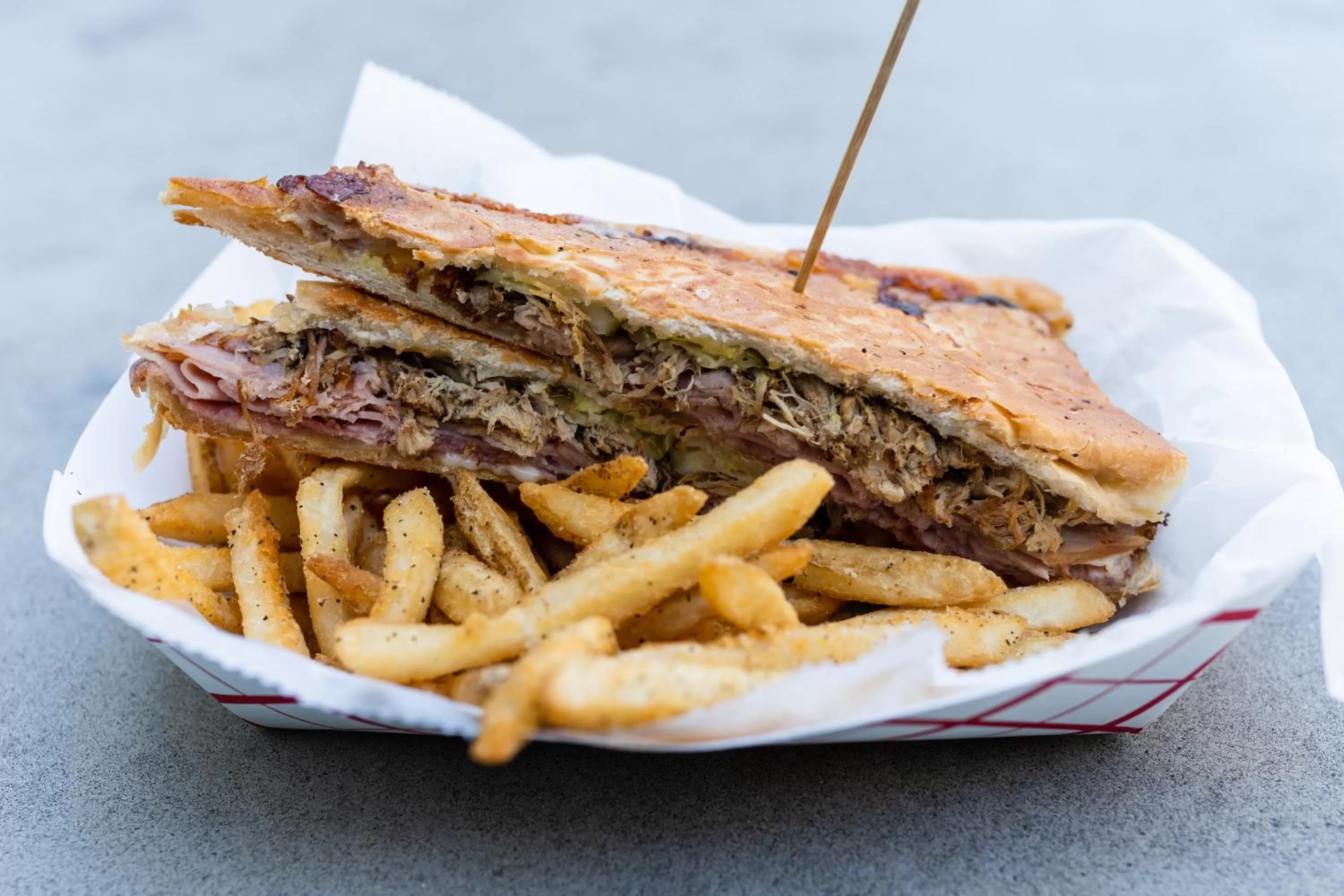 Food and drinks in Postcard Inn On The Beach