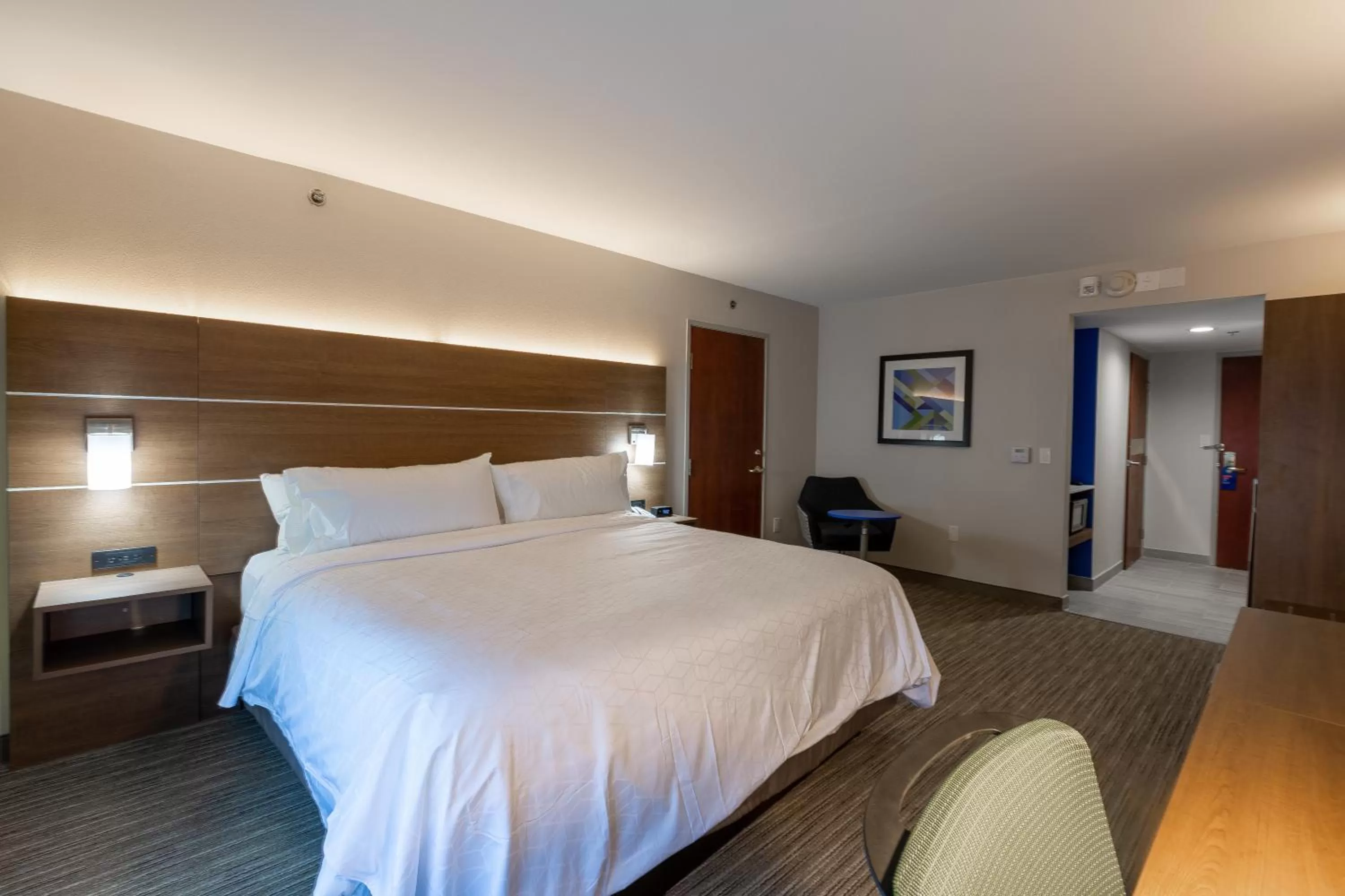 Bedroom, Bed in Holiday Inn Express & Suites Arlington North – Stadium Area by IHG