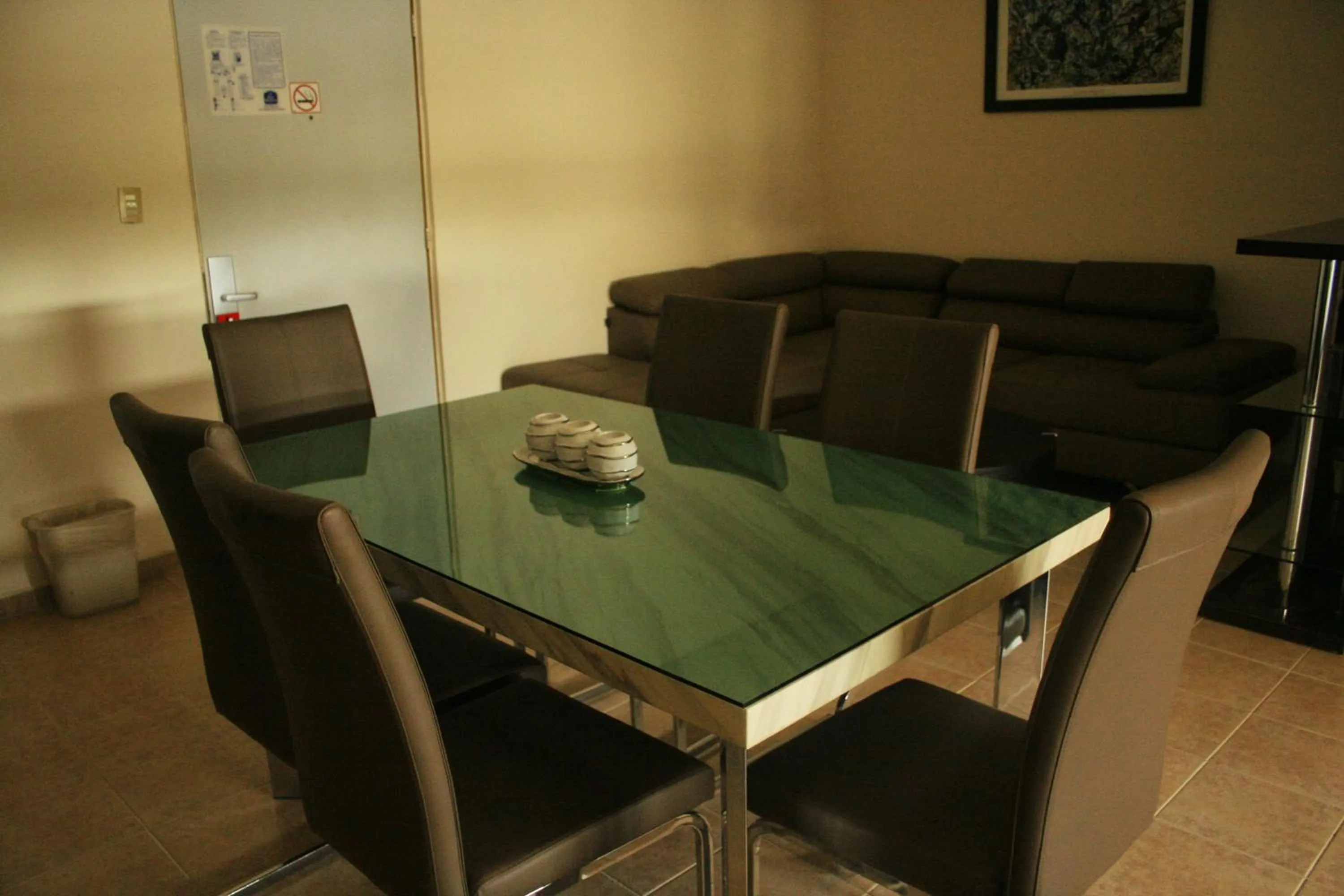 Living room in Hotel El Camino Inn & Suites