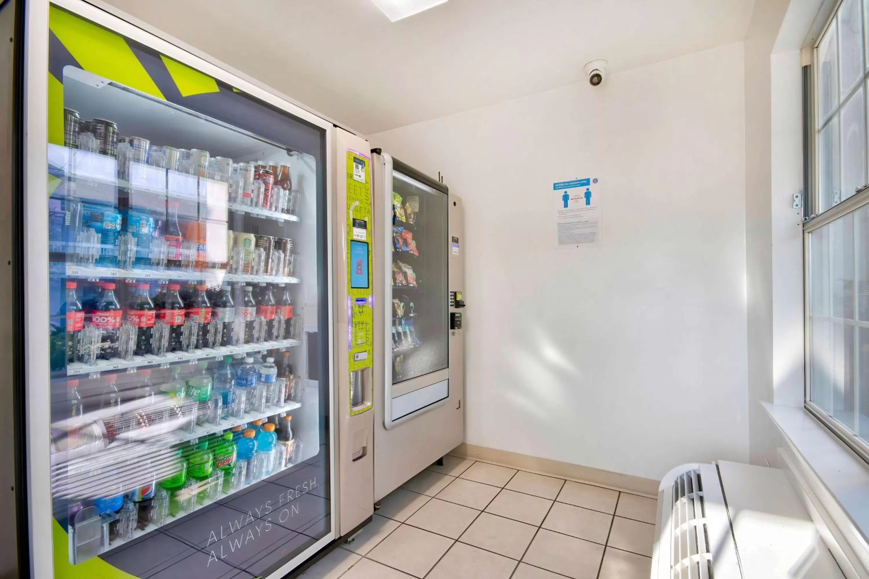 Property building in Studio 6-San Antonio, TX - Six Flags