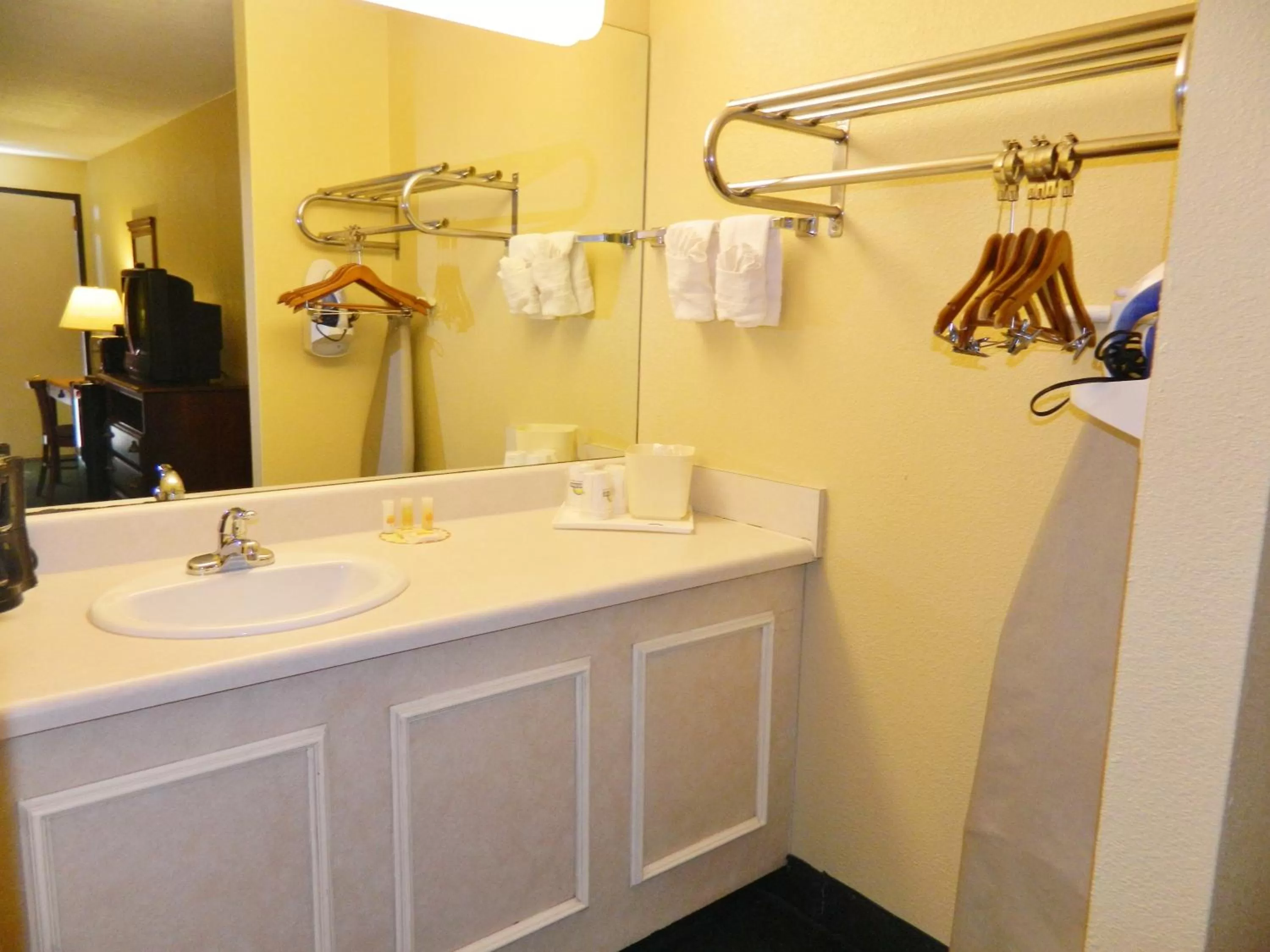 Bathroom in Days Inn by Wyndham Hoover Birmingham