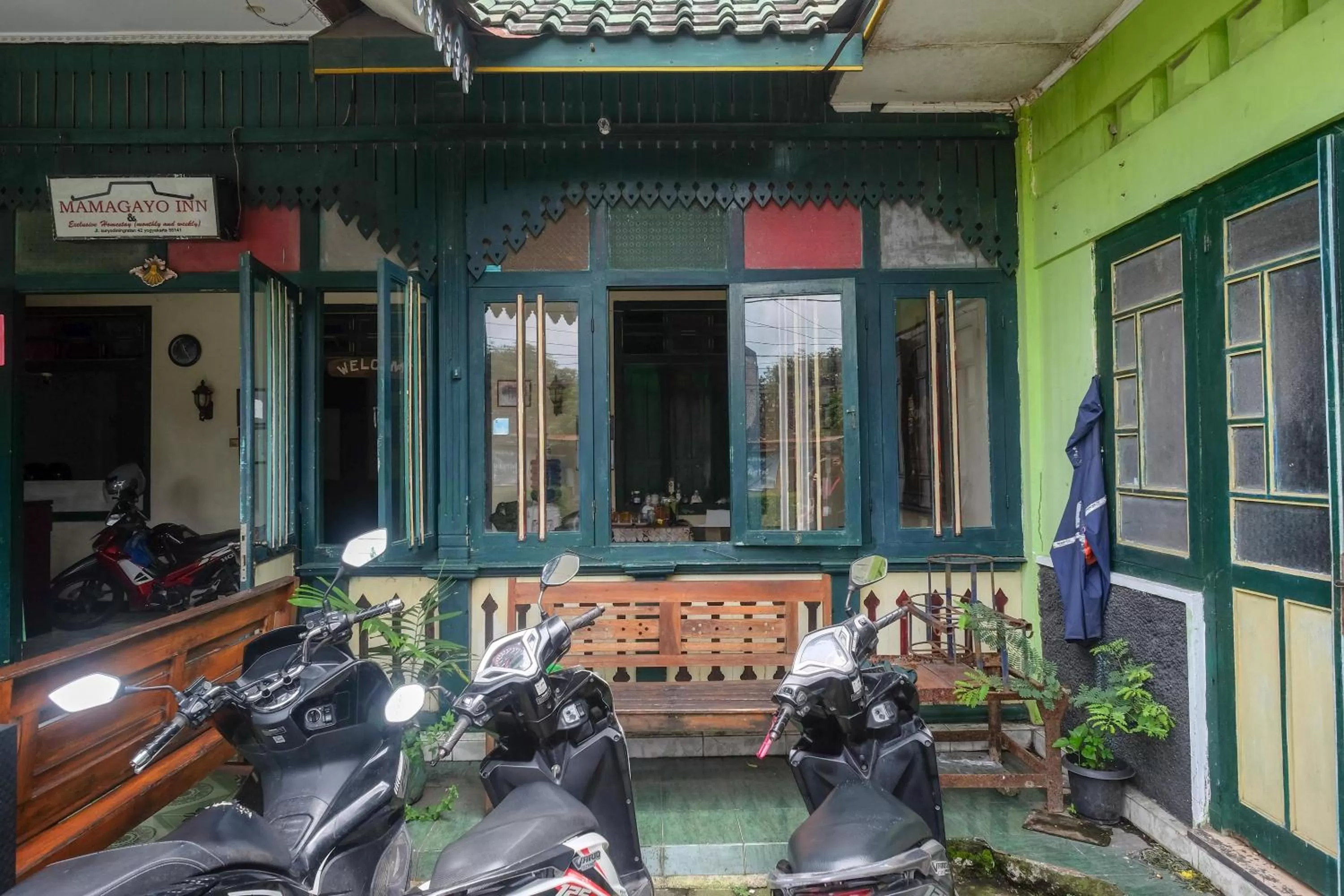 Facade/entrance in RedDoorz at Mamagayo Inn Yogyakarta