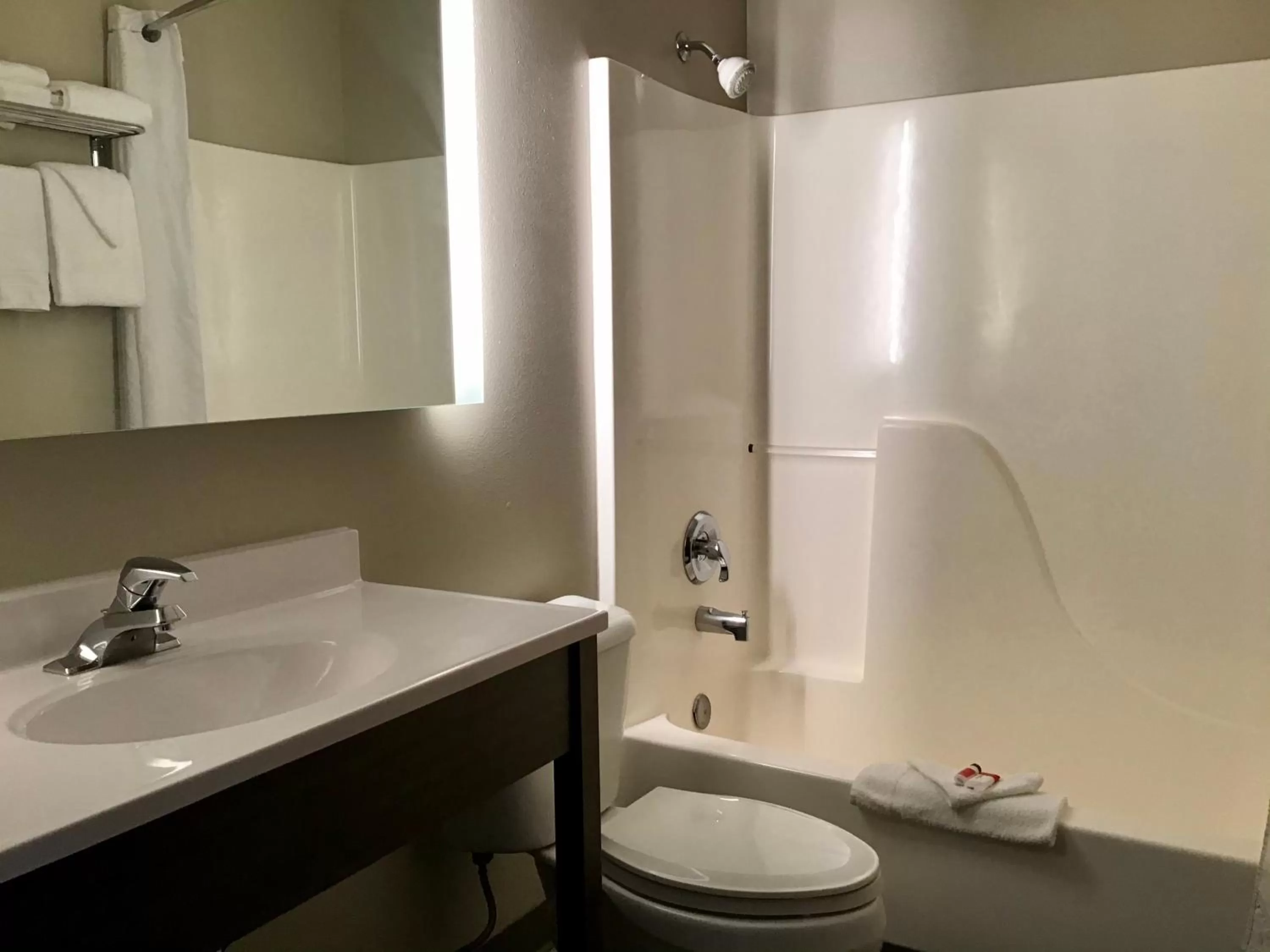 Bathroom in Super 8 by Wyndham Super 8 Blackfoot