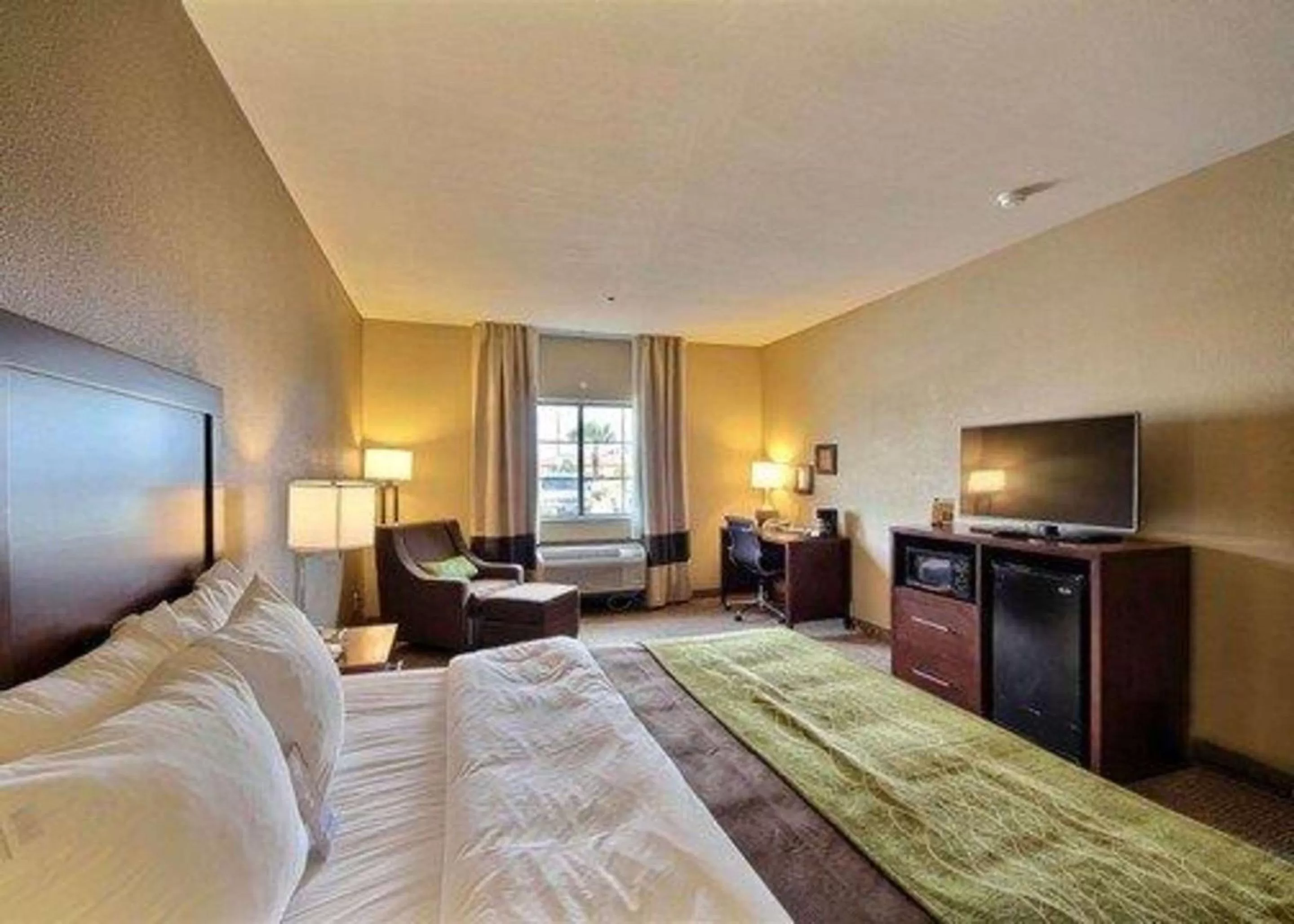 Photo of the whole room, Bed in Comfort Inn Edinburg South