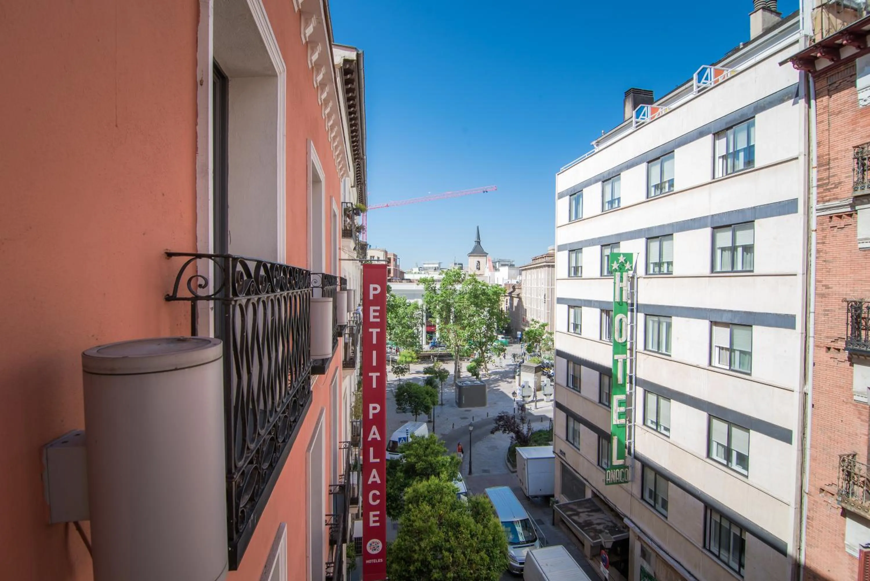 Property building in Petit Palace Tres Cruces