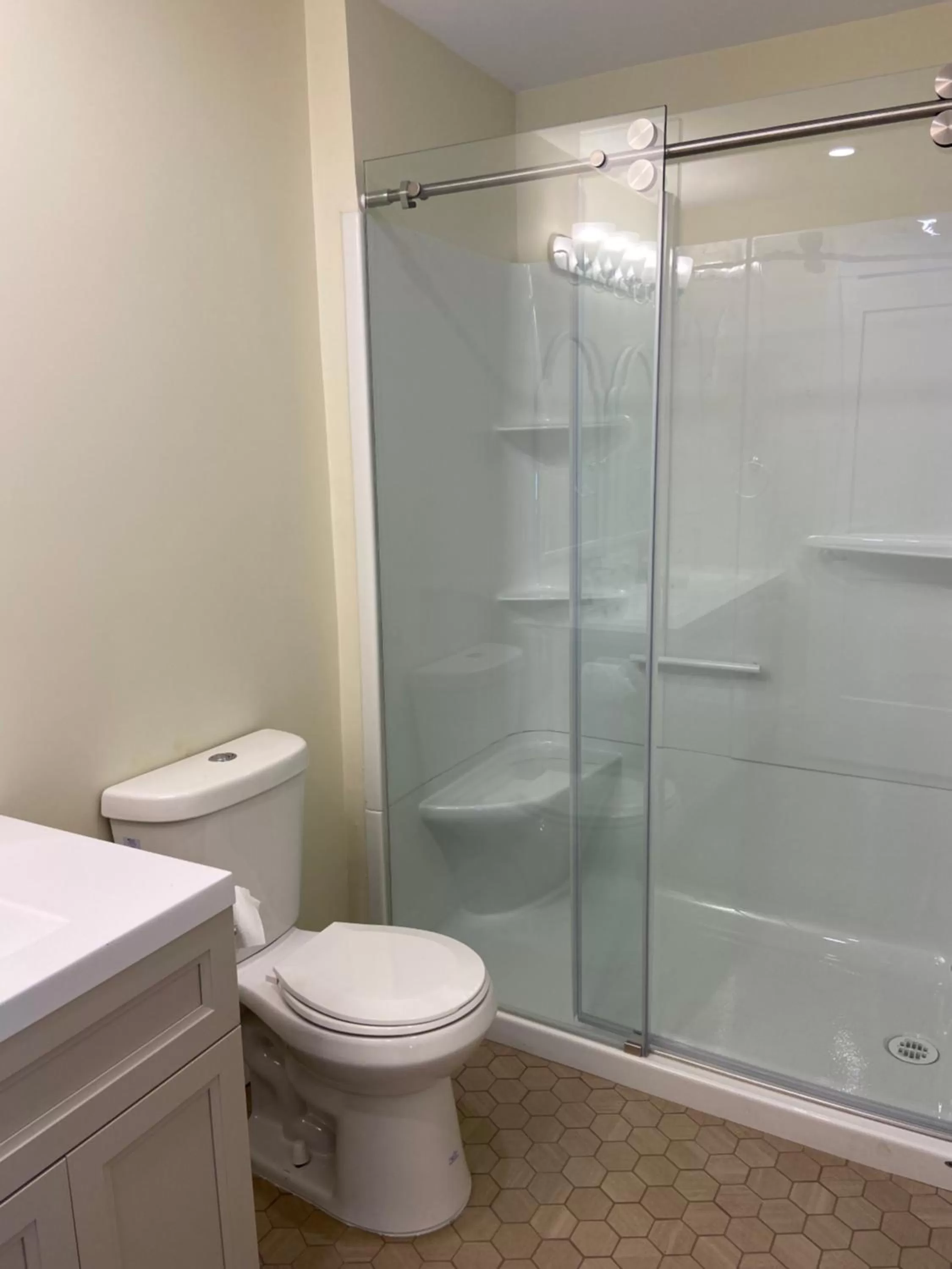 Shower in Windsor Guest House