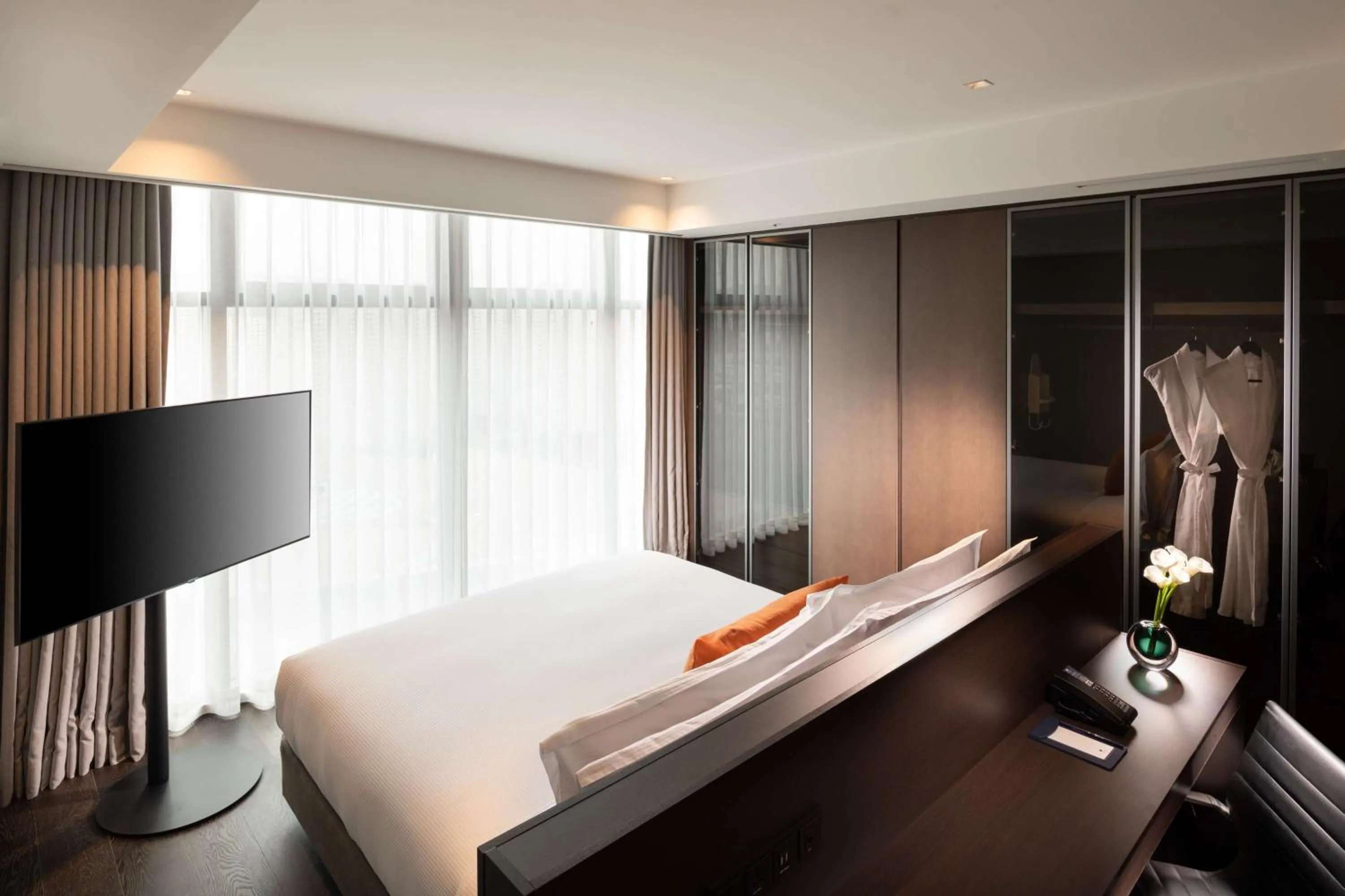 Bed in DoubleTree By Hilton Seoul Pangyo Residences