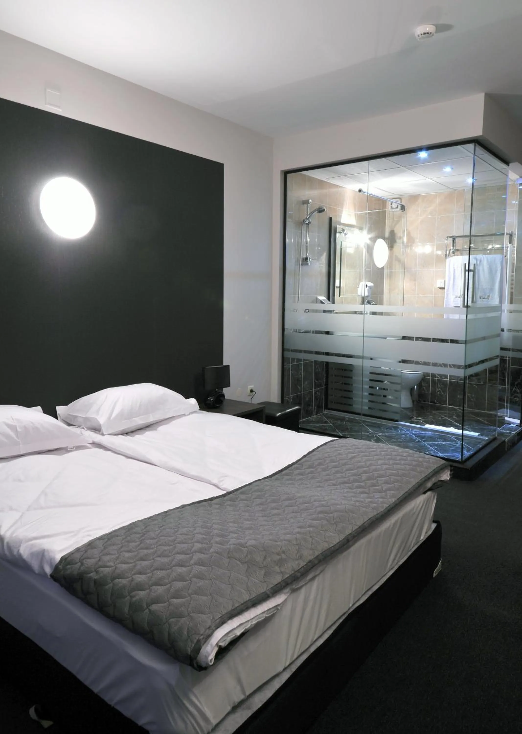 Photo of the whole room, Bed in Vitoshko Lale Hotel