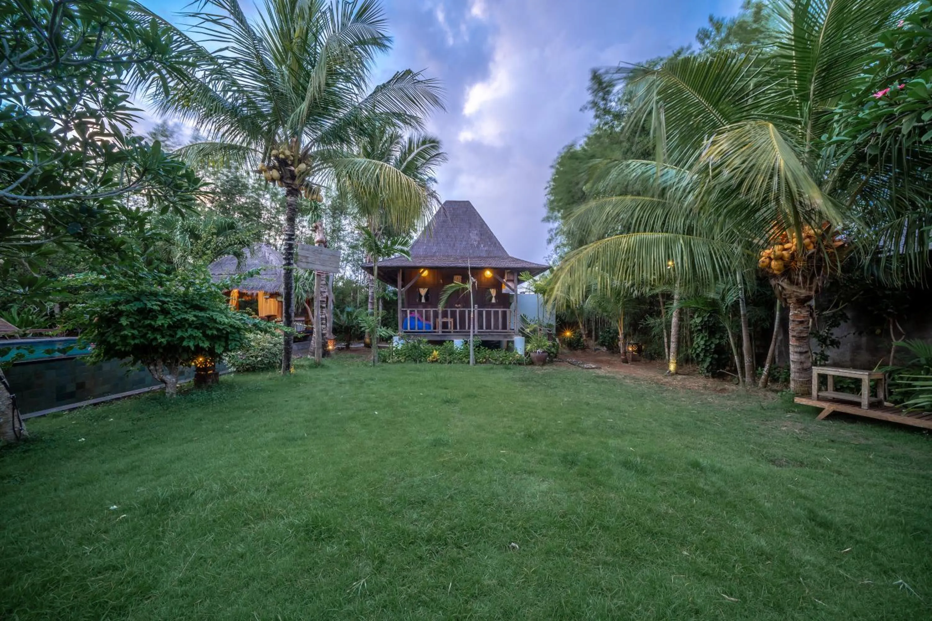 Flower Bud Bungalow Balangan