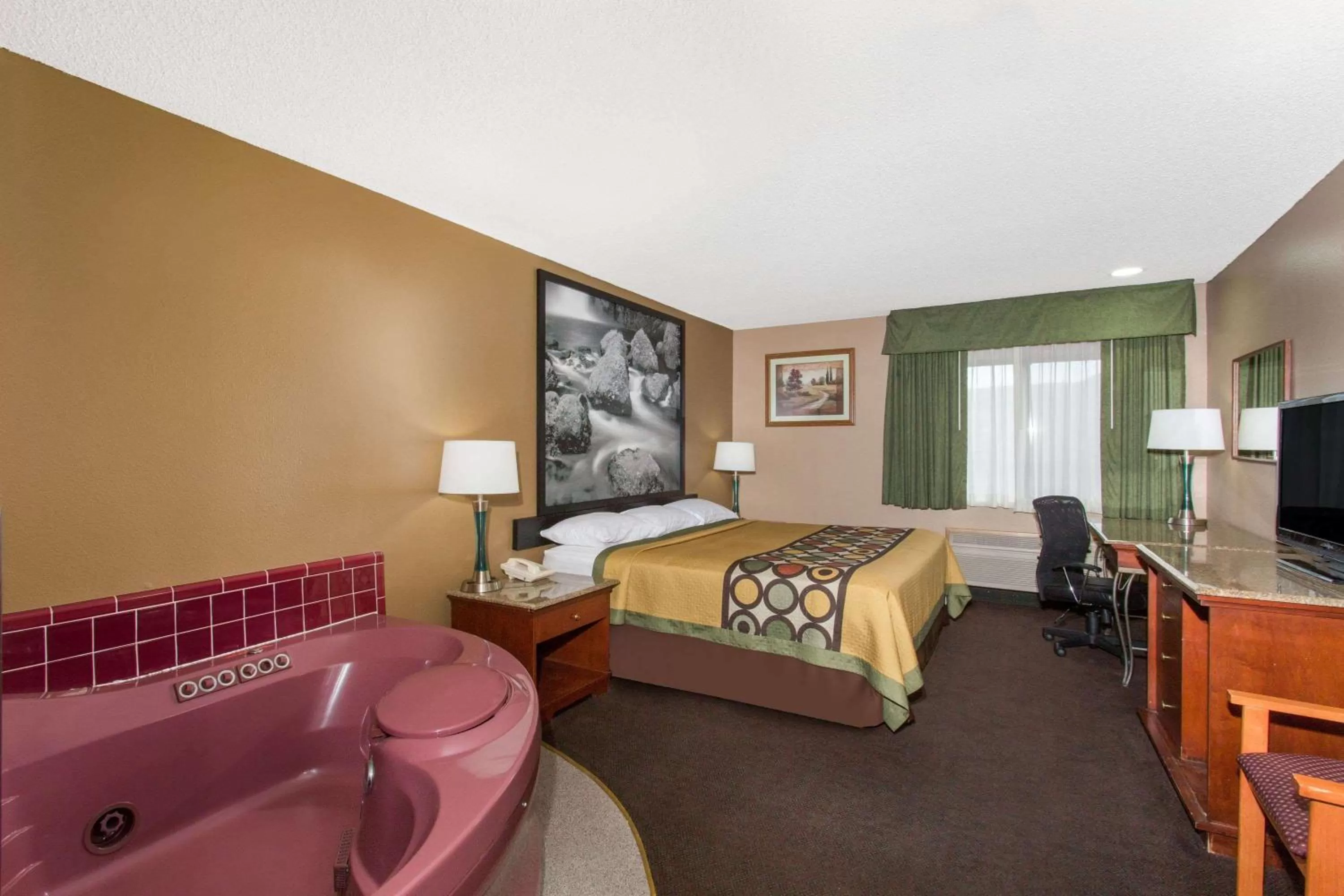 Photo of the whole room, Bed in Super 8 by Wyndham Baker City