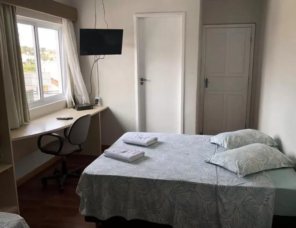 Triple Room with Bathroom in Hotel Nunes Triple Room with Bathroom in Hotel Nunes