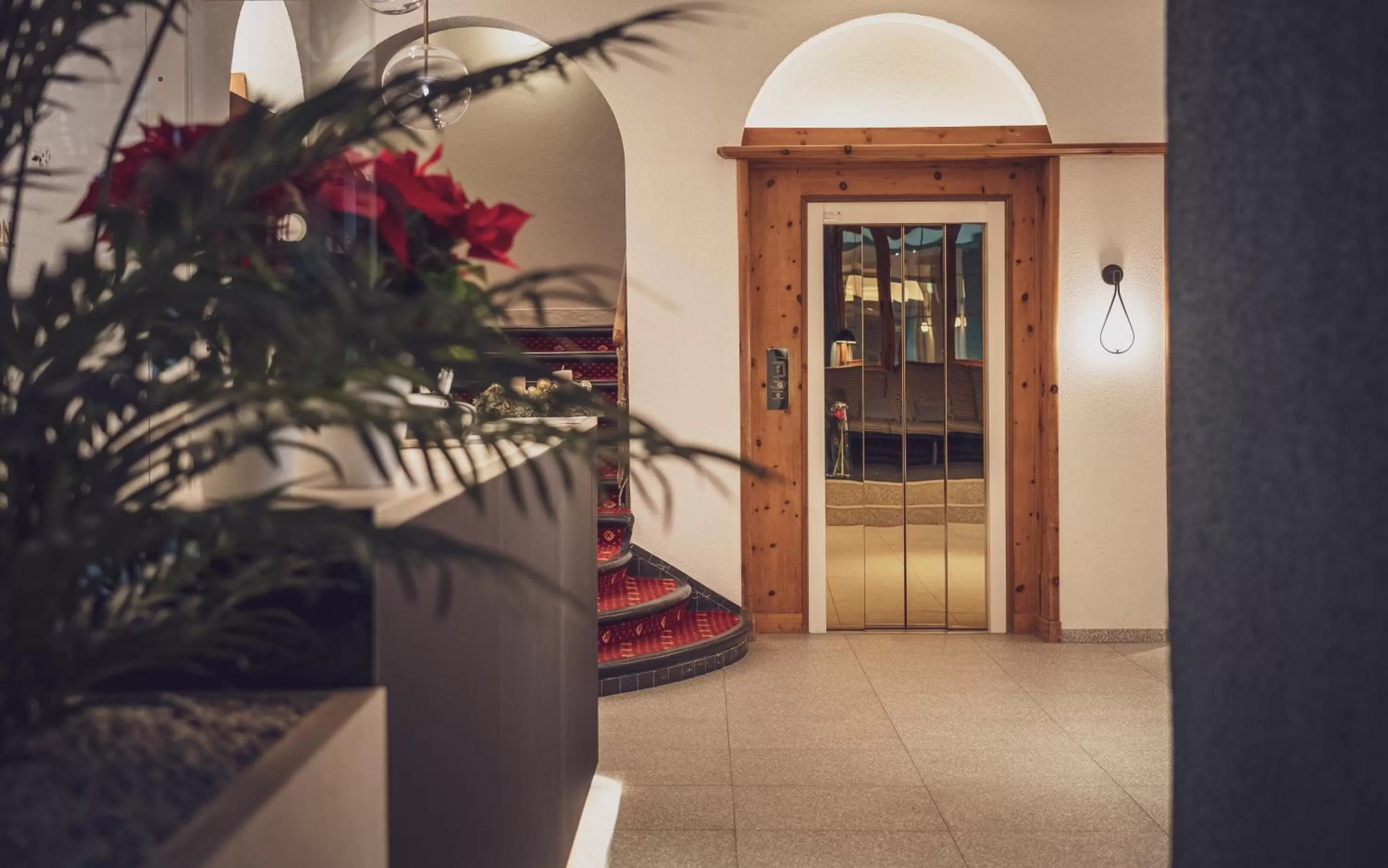 Lobby or reception in Hotel National by Mountain Hotels