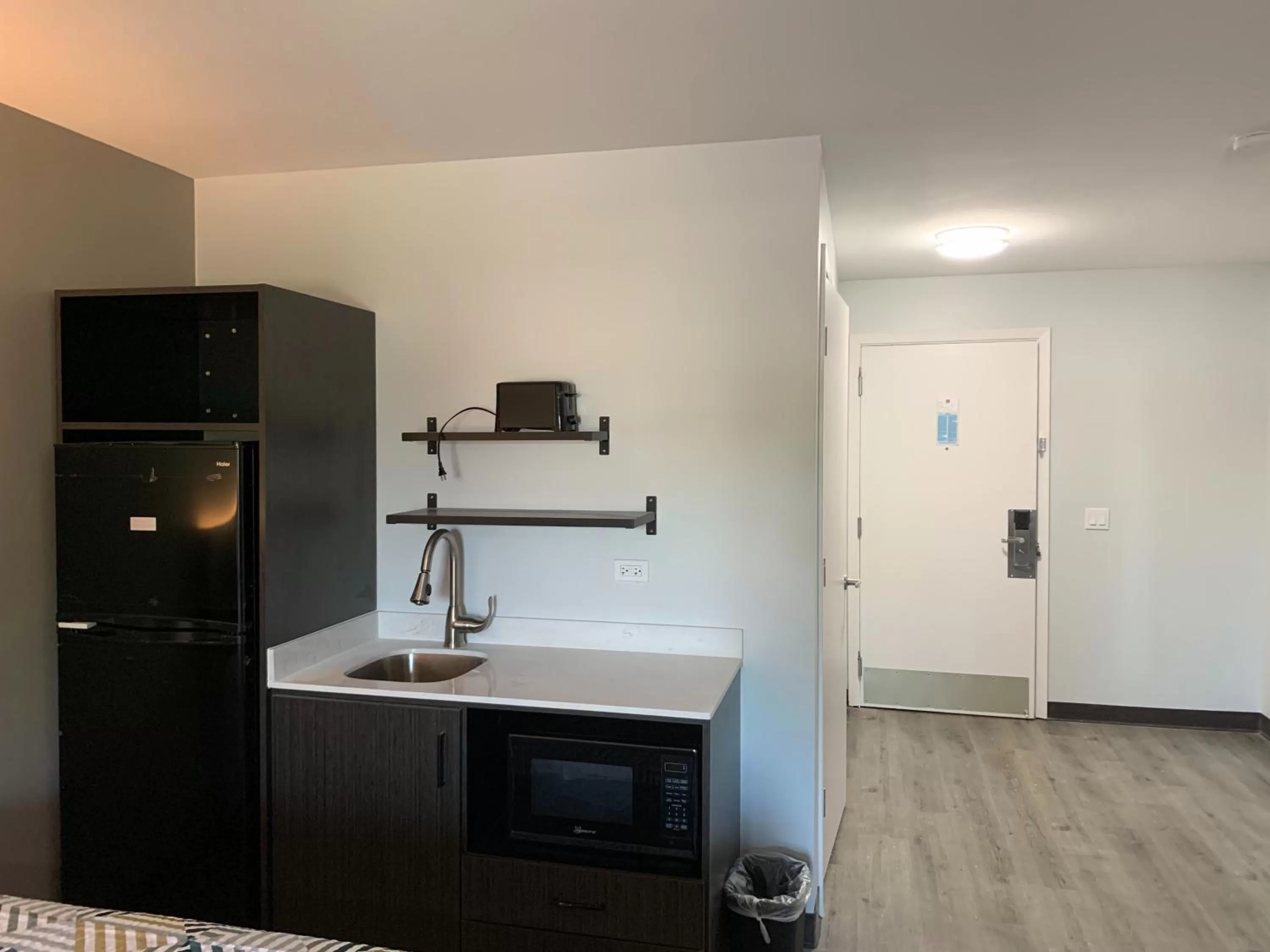 Kitchen or kitchenette in Studio 6 Rockford