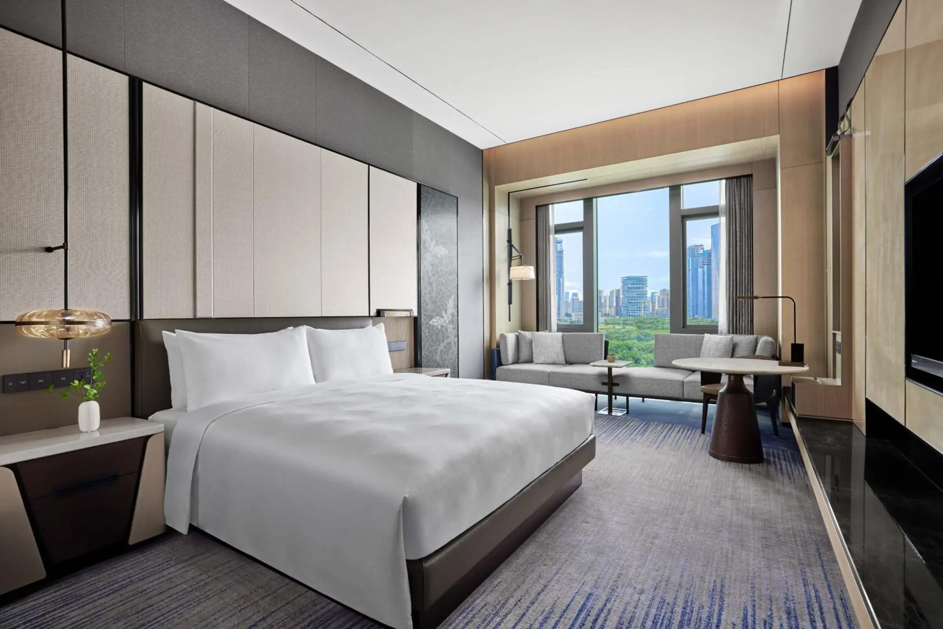 Larger King Room with Club Lounge Access - Glory Tower in JW Marriott Hotel Shenzhen Bao'an International Airport Larger King Room with Club Lounge Access - Glory Tower in JW Marriott Hotel Shenzhen Bao'an International Airport